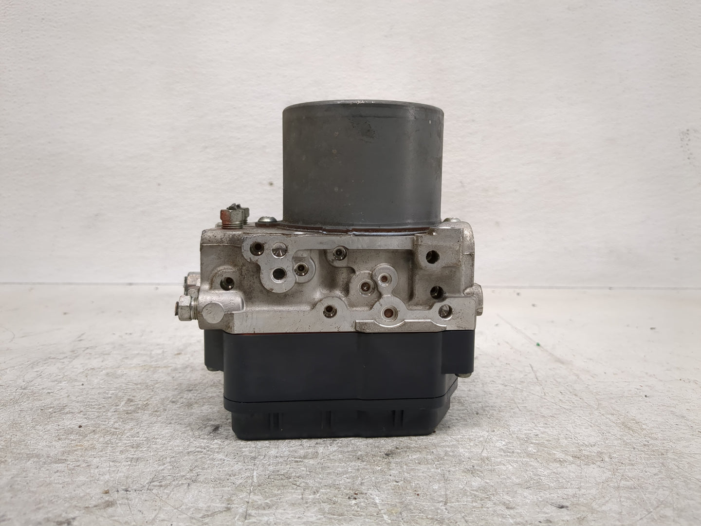 2011 Scion Xb ABS Pump Control Module Replacement P/N:89541-12820 44540-12510 Fits OEM Used Auto Parts - Oemusedautoparts1.c