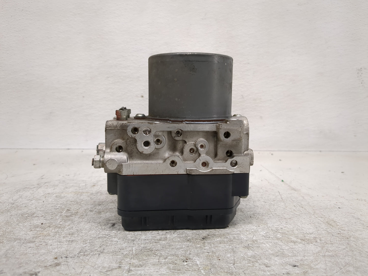 2011 Scion Xb ABS Pump Control Module Replacement P/N:89541-12820 44540-12510 Fits OEM Used Auto Parts - Oemusedautoparts1.c