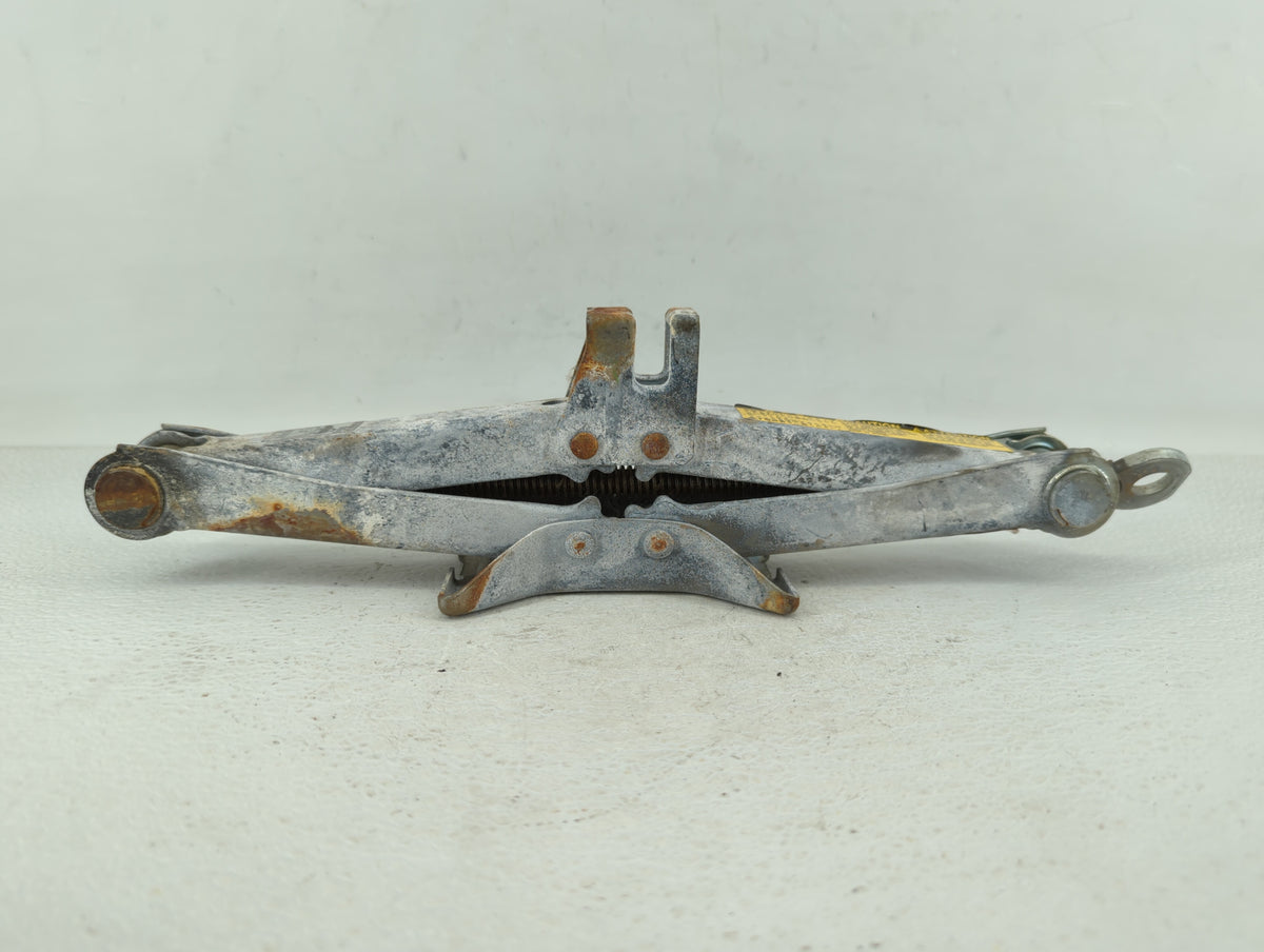 2011 Scion Xb Spare Scissor Car Jack 513567 - Oemusedautoparts1.com