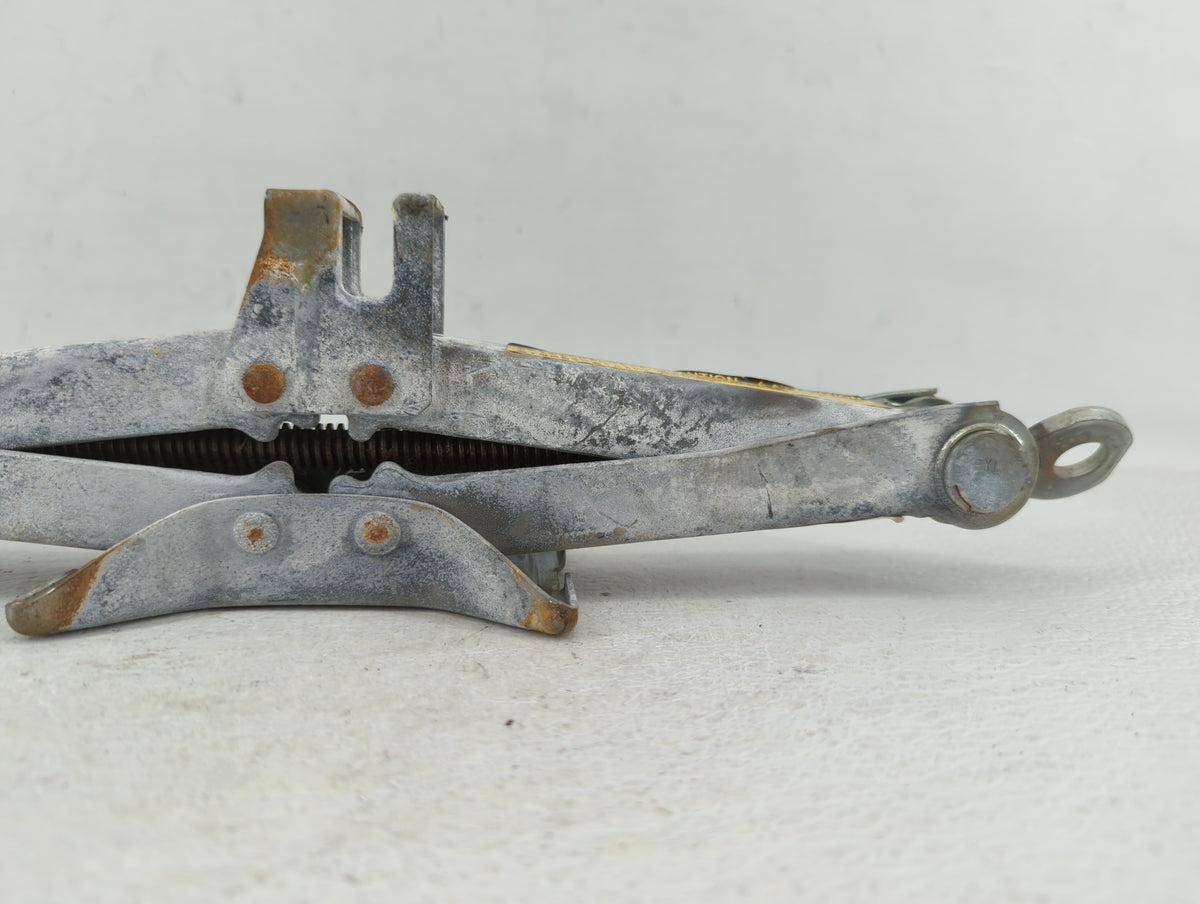 2011 Scion Xb Spare Scissor Car Jack 513567 - Oemusedautoparts1.com