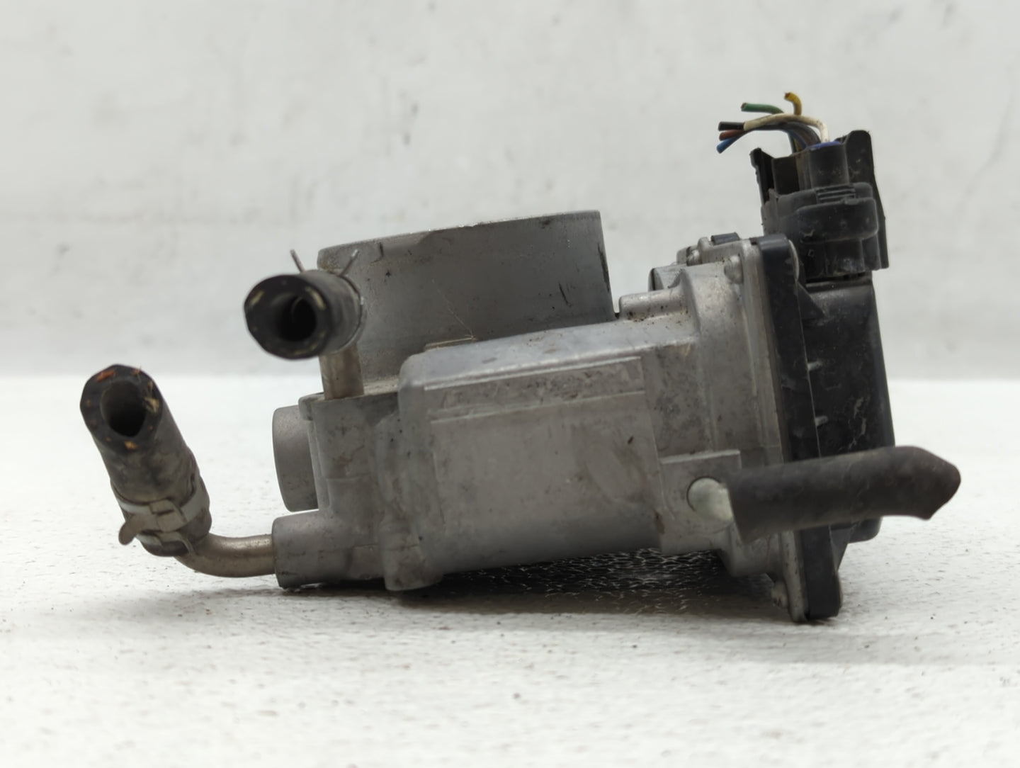 2008-2015 Scion Xb Throttle Body P/N:22030-28070 Fits Fits 2006 2007 2008 2009 2010 2011 2012 2013 2014 2015 OEM Used Auto P