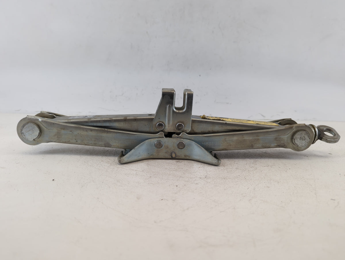 2011 Scion Xb Spare Scissor Car Jack 664223 - Oemusedautoparts1.com