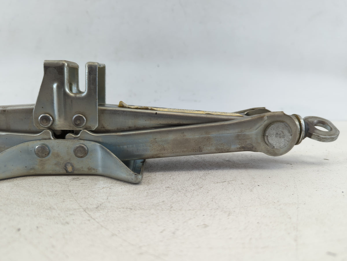 2011 Scion Xb Spare Scissor Car Jack 664223 - Oemusedautoparts1.com