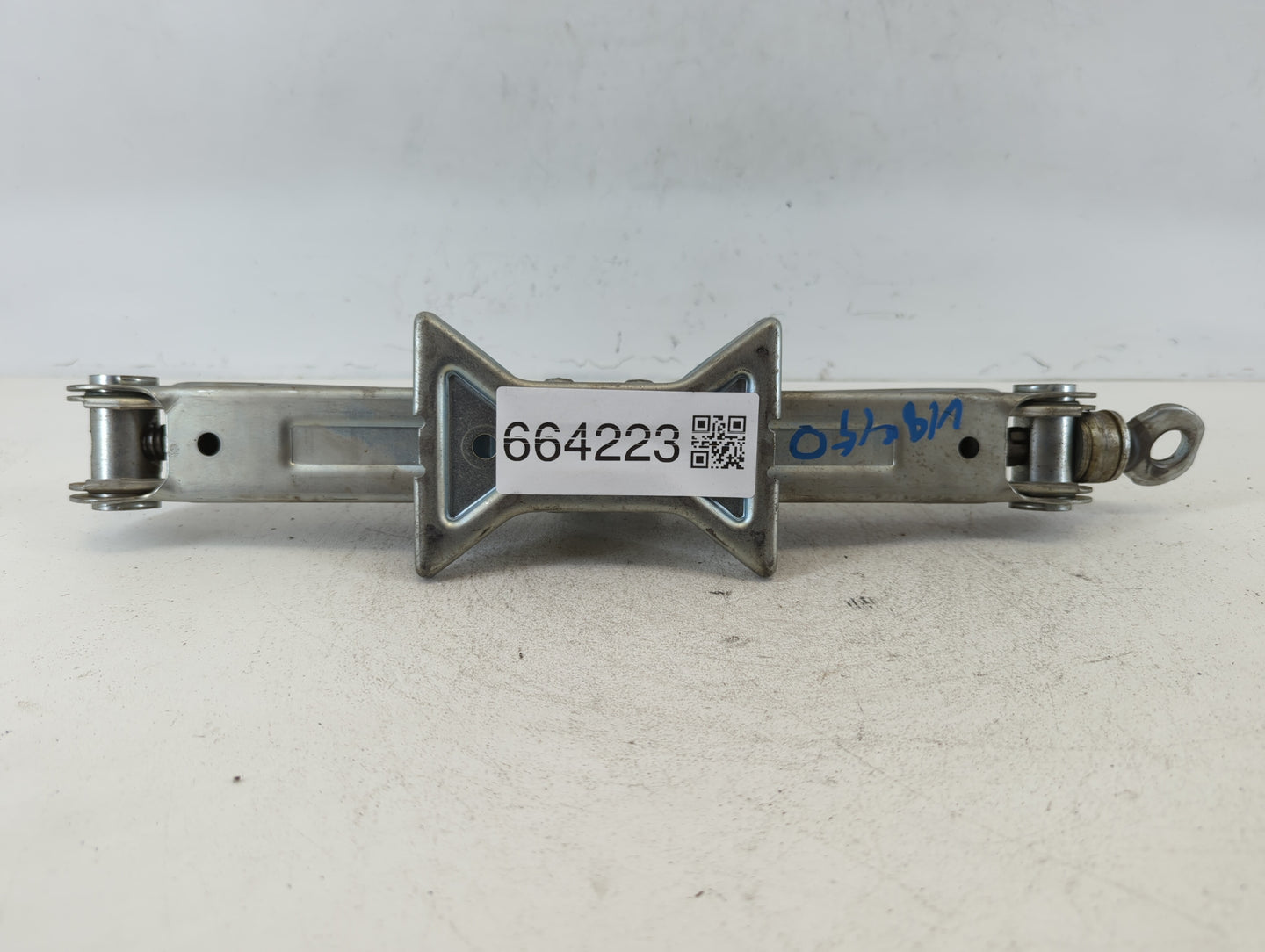 2011 Scion Xb Spare Scissor Car Jack - Oemusedautoparts1.com