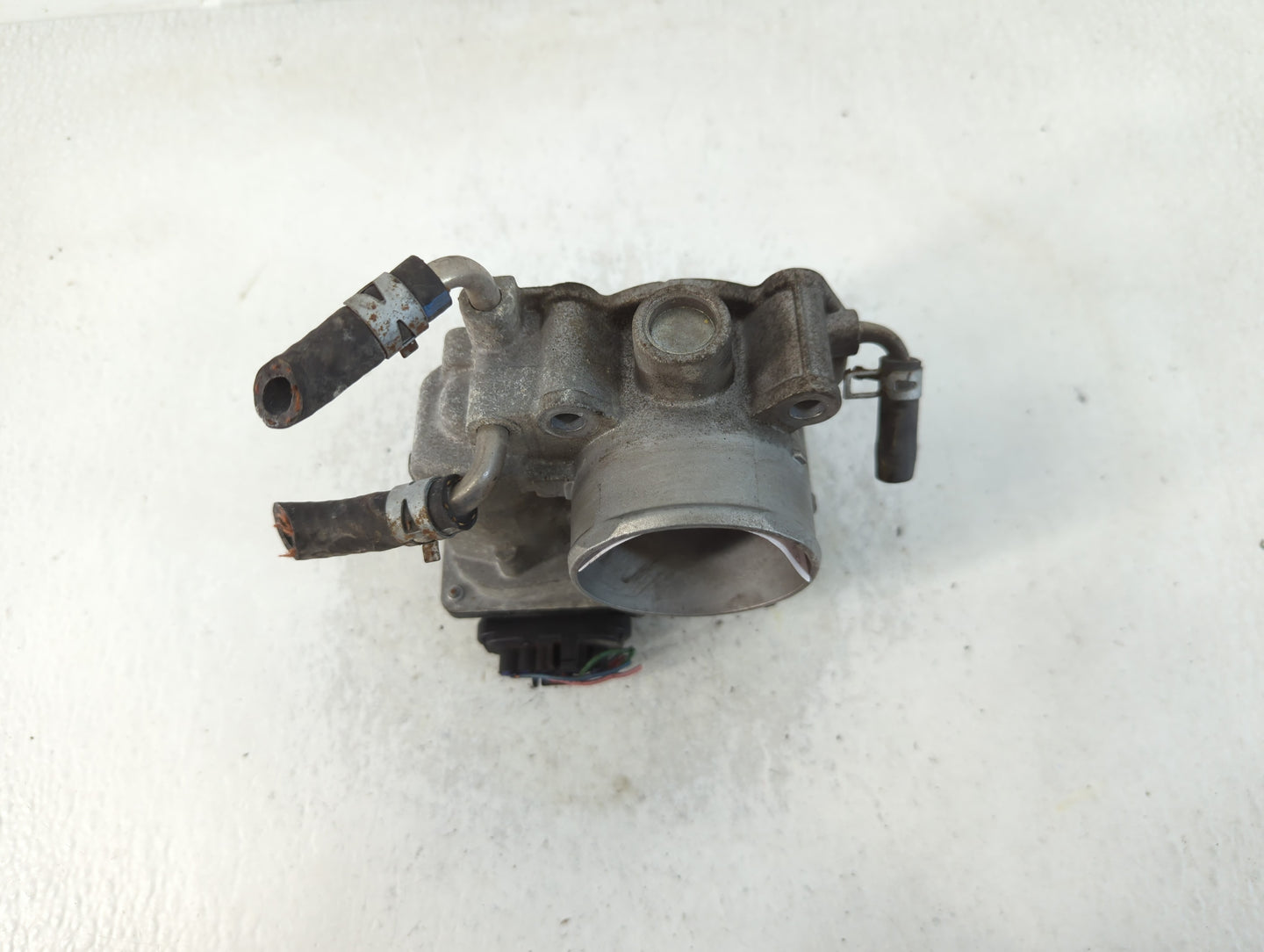 2008-2015 Scion Xb Throttle Body P/N:22030-28071 Fits Fits 2006 2007 2008 2009 2010 2011 2012 2013 2014 2015 OEM Used Auto P