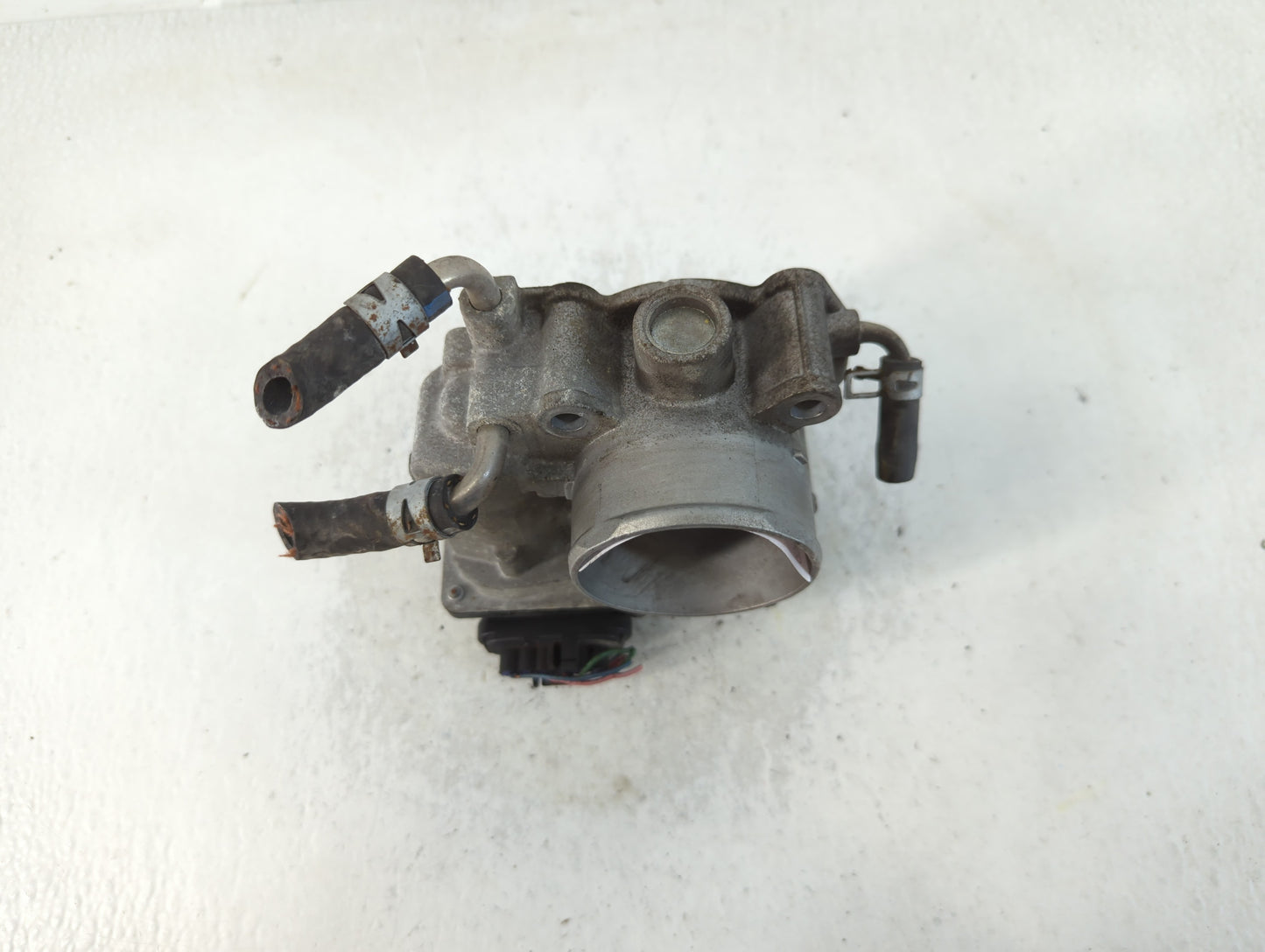 2008-2015 Scion Xb Throttle Body P/N:22030-28071 Fits Fits 2006 2007 2008 2009 2010 2011 2012 2013 2014 2015 OEM Used Auto P