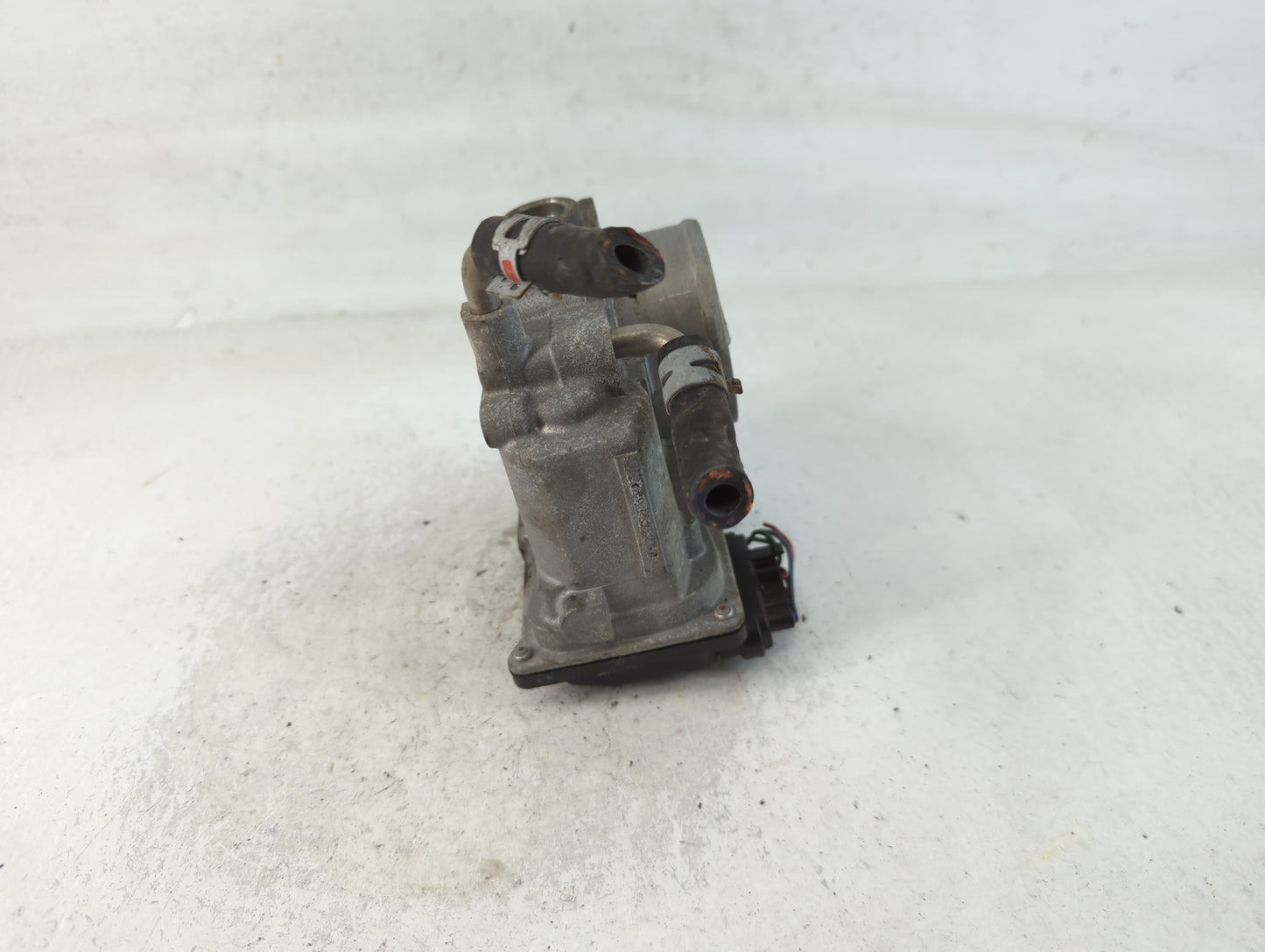 2008-2015 Scion Xb Throttle Body P/N:22030-28071 Fits Fits 2006 2007 2008 2009 2010 2011 2012 2013 2014 2015 OEM Used Auto P