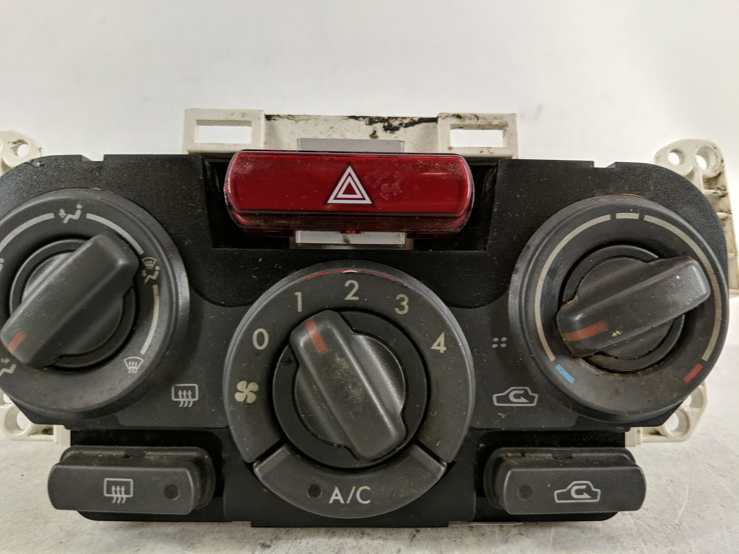 2011 Subaru Forester Climate Control Module Temperature AC/Heater Replacement P/N:72311SC011 Fits OEM Used Auto Parts - Oemu