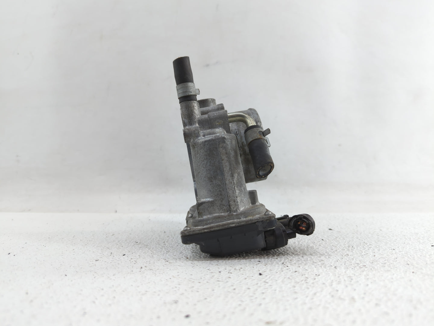 2011-2017 Subaru Forester Throttle Body P/N:16112AA380 Fits Fits 2011 2012 2013 2014 2015 2016 2017 OEM Used Auto Parts - Oe