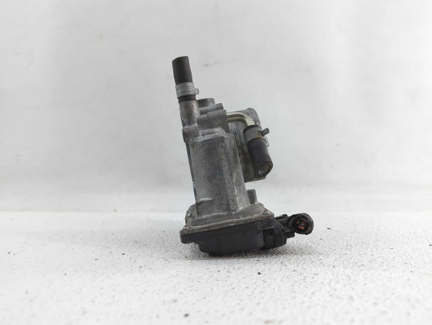 2011-2017 Subaru Forester Throttle Body P/N:16112AA380 Fits Fits 2011 2012 2013 2014 2015 2016 2017 OEM Used Auto Parts - Oe
