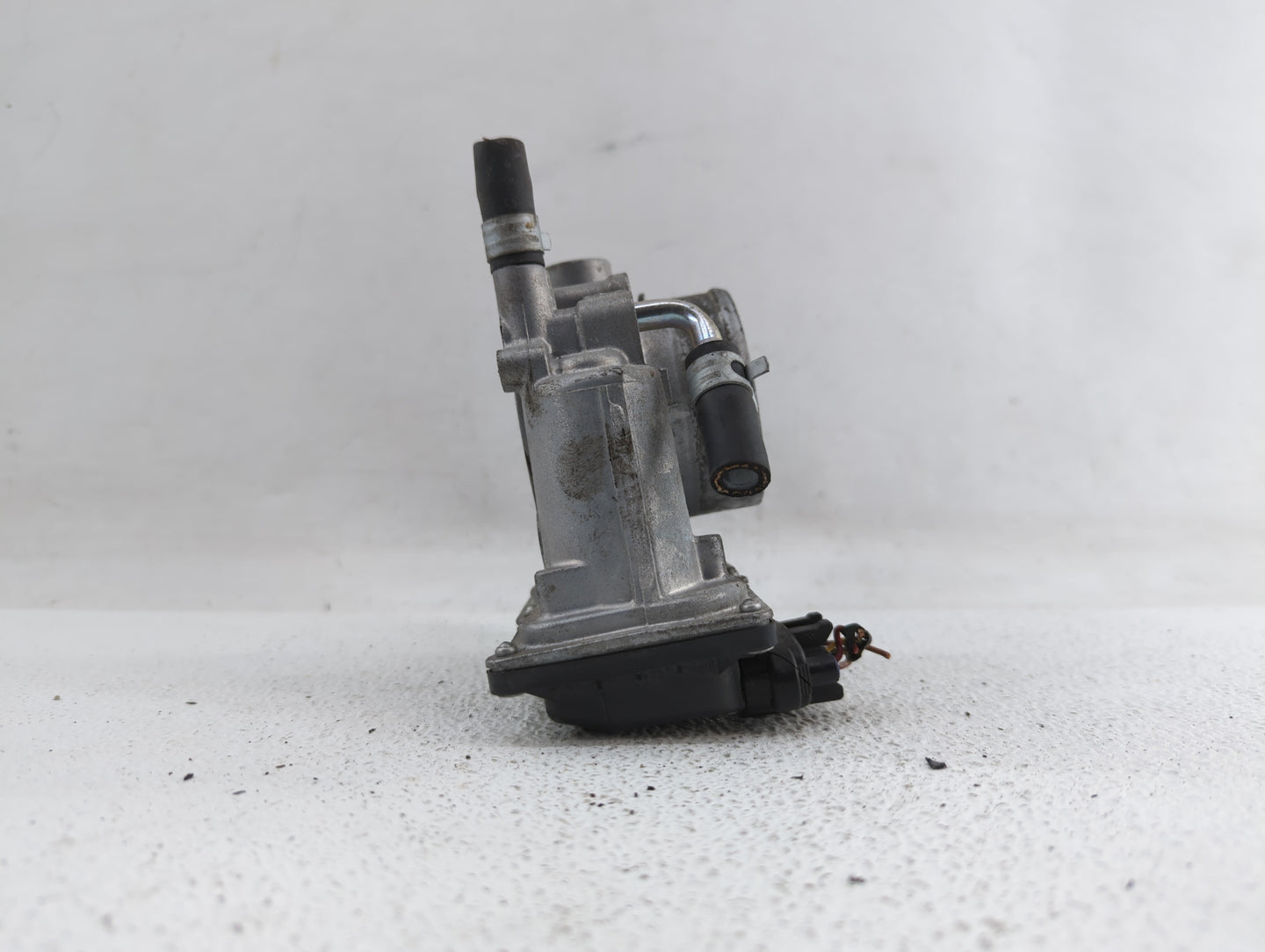 2011-2017 Subaru Forester Throttle Body P/N:16112AA380 Fits Fits 2011 2012 2013 2014 2015 2016 2017 OEM Used Auto Parts - Oe