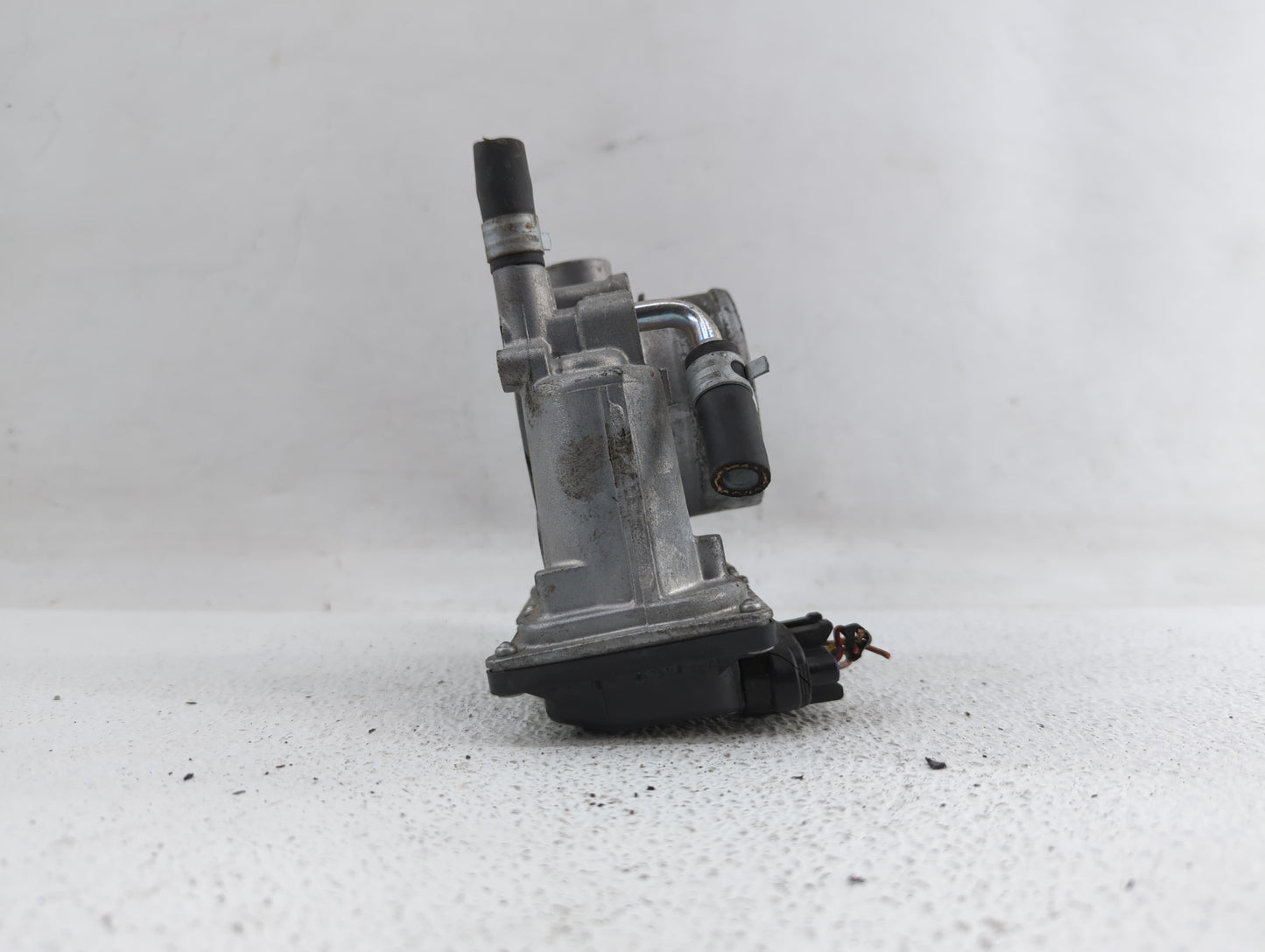 2011-2017 Subaru Forester Throttle Body P/N:16112AA380 Fits Fits 2011 2012 2013 2014 2015 2016 2017 OEM Used Auto Parts - Oe