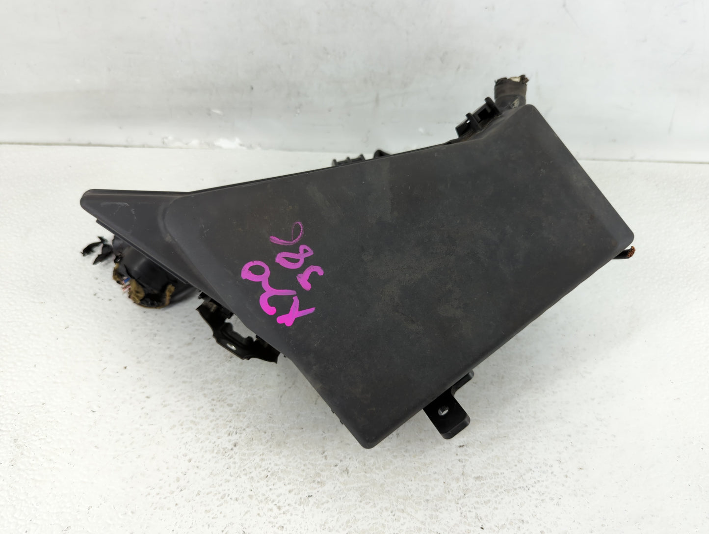 2010-2013 Subaru Forester Fusebox Fuse Box Panel Relay Module P/N:MB100200B Fits Fits 2010 2011 2012 2013 OEM Used Auto Part