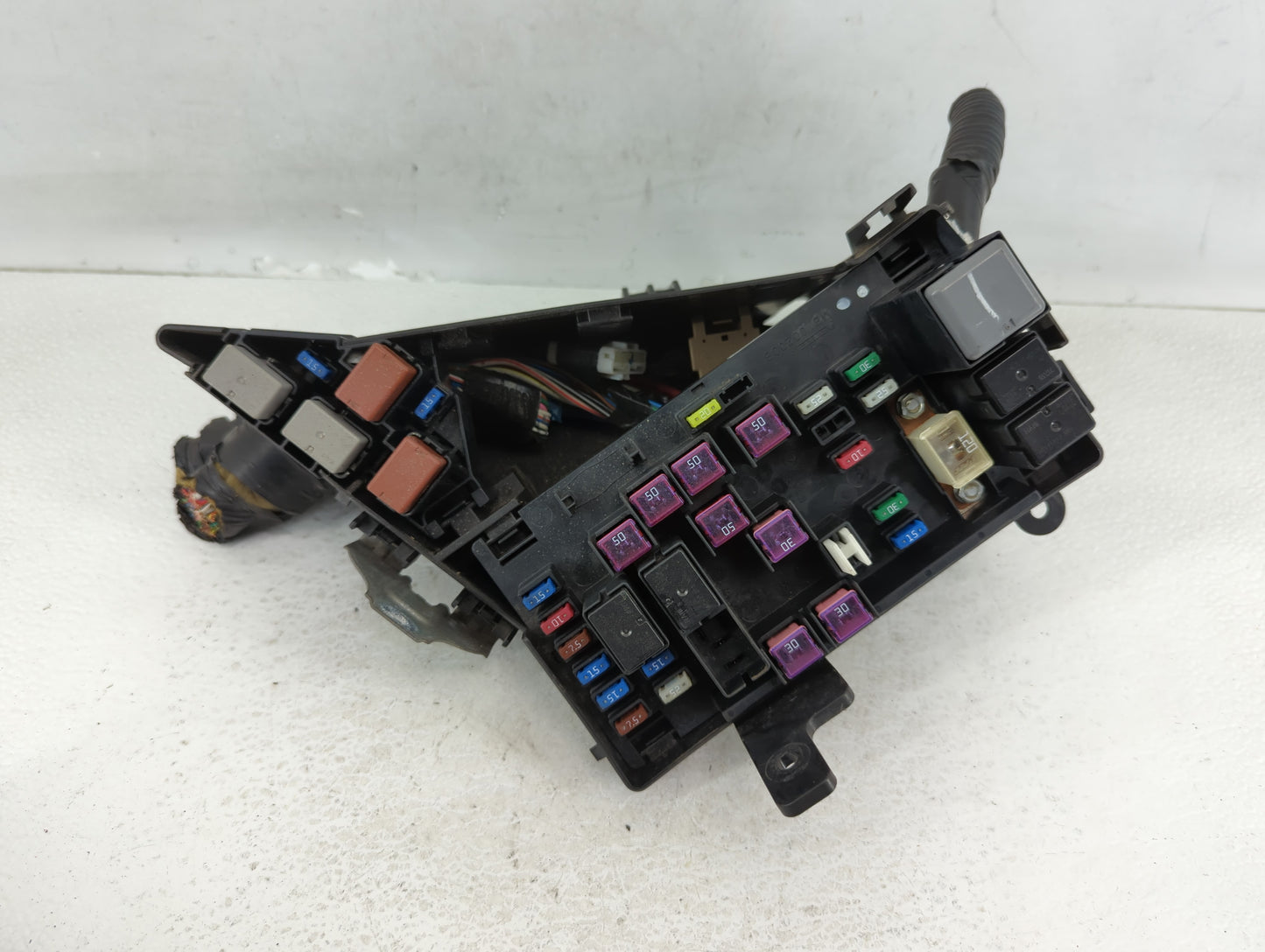 2010-2013 Subaru Forester Fusebox Fuse Box Panel Relay Module P/N:MB100200B Fits Fits 2010 2011 2012 2013 OEM Used Auto Part