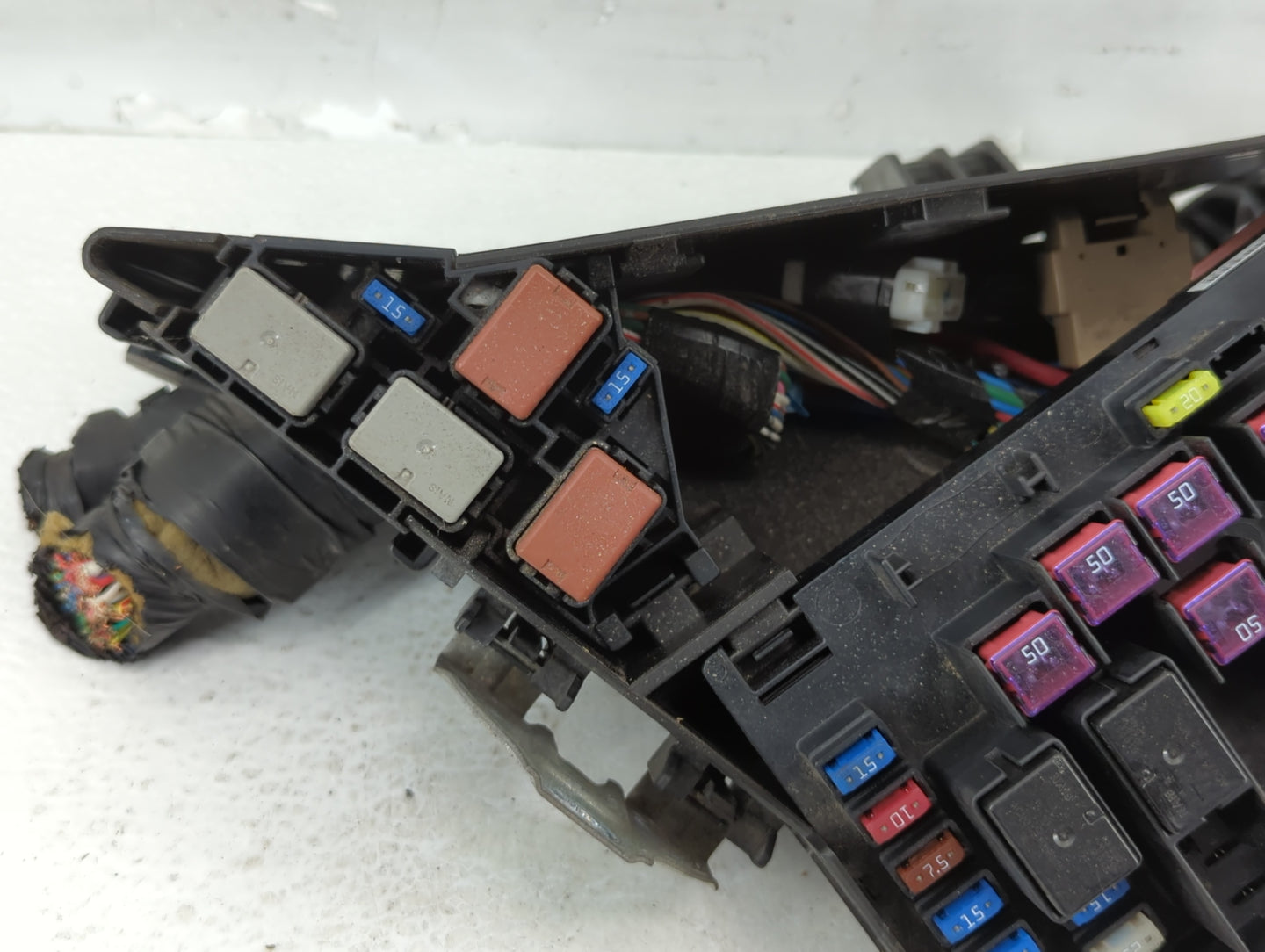 2010-2013 Subaru Forester Fusebox Fuse Box Panel Relay Module P/N:MB100200B Fits Fits 2010 2011 2012 2013 OEM Used Auto Part