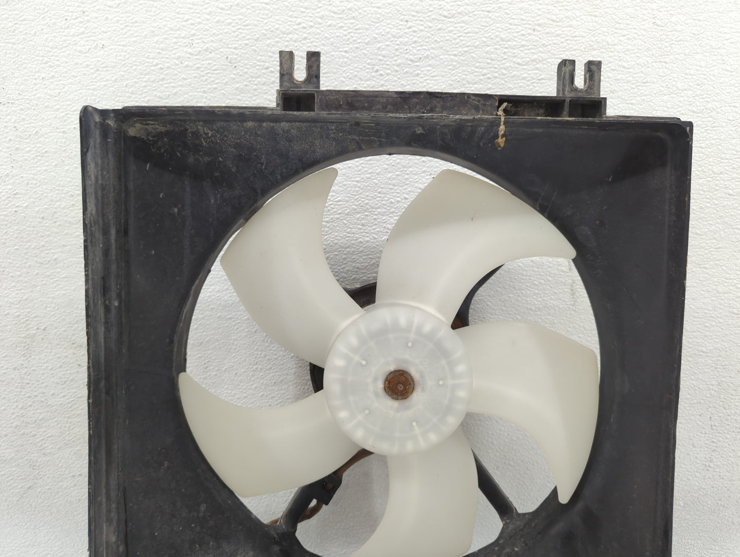 Subaru Forester Left Radiator Fan Motor Assembly - Oemusedautoparts1.com