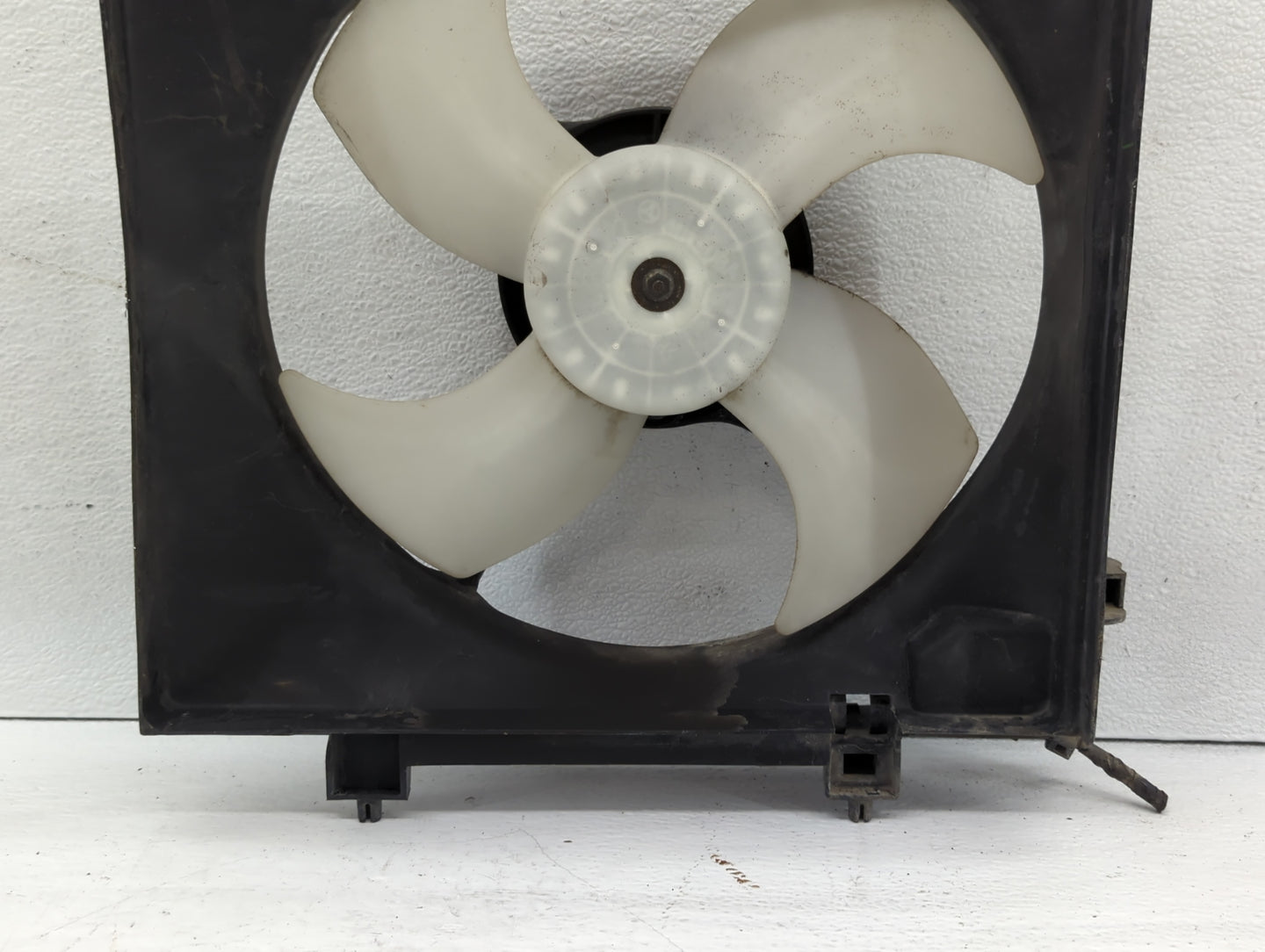 Subaru Forester Left Radiator Fan Motor Assembly Cream 617369 - Oemusedautoparts1.com
