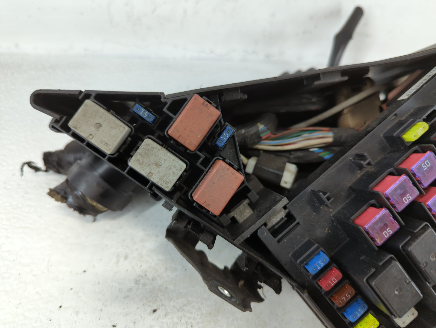 2010-2013 Subaru Forester Fusebox Fuse Box Panel Relay Module P/N:MB100200B Fits Fits 2010 2011 2012 2013 OEM Used Auto Part