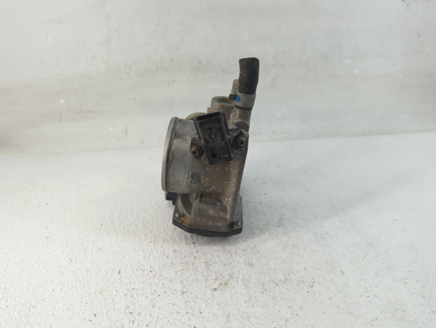 2010-2011 Subaru Impreza Throttle Body P/N:16112AA300 Fits Fits 2010 2011 OEM Used Auto Parts - Oemusedautoparts1.com