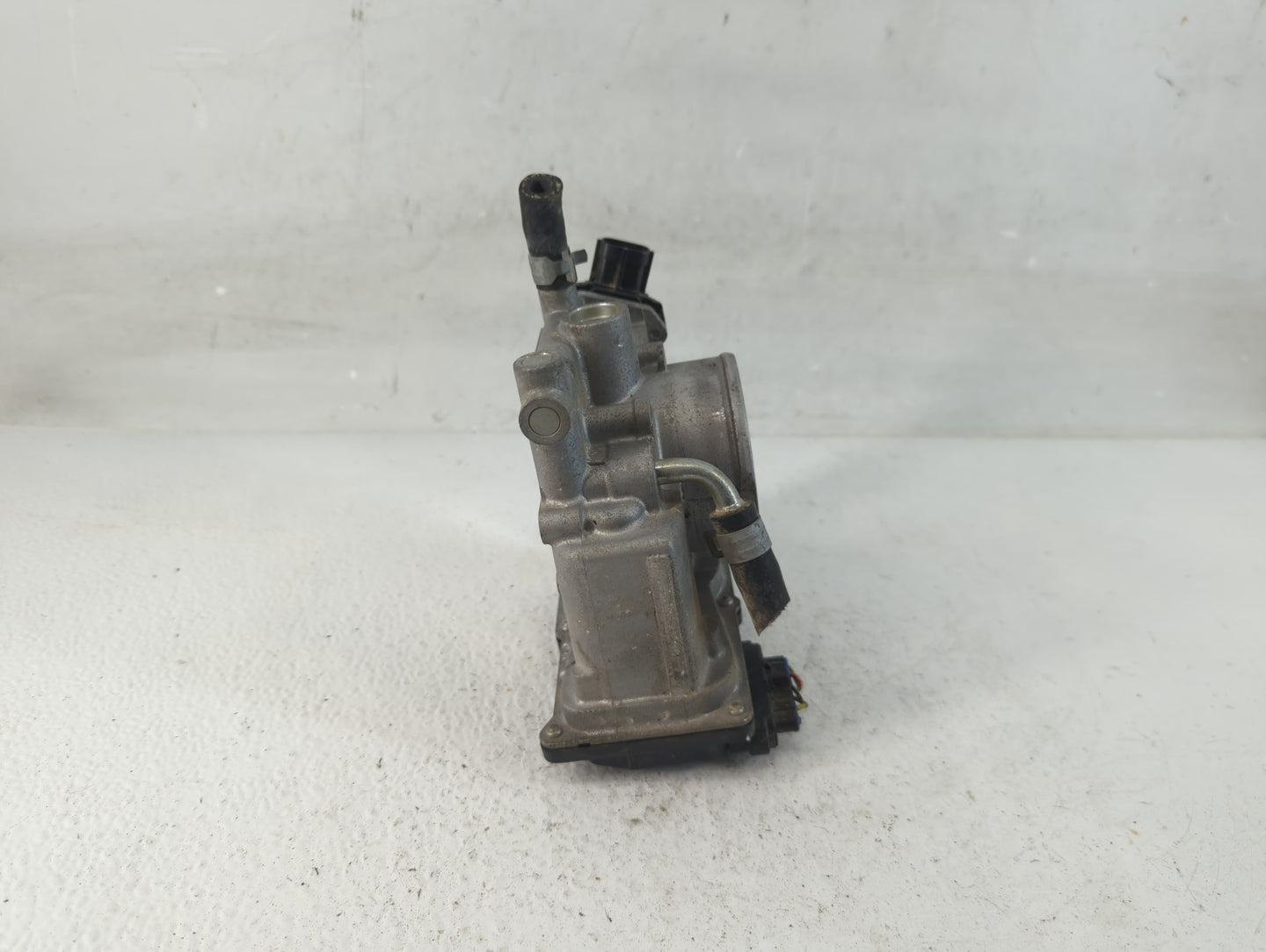 2010-2011 Subaru Impreza Throttle Body P/N:16112AA300 Fits Fits 2010 2011 OEM Used Auto Parts - Oemusedautoparts1.com