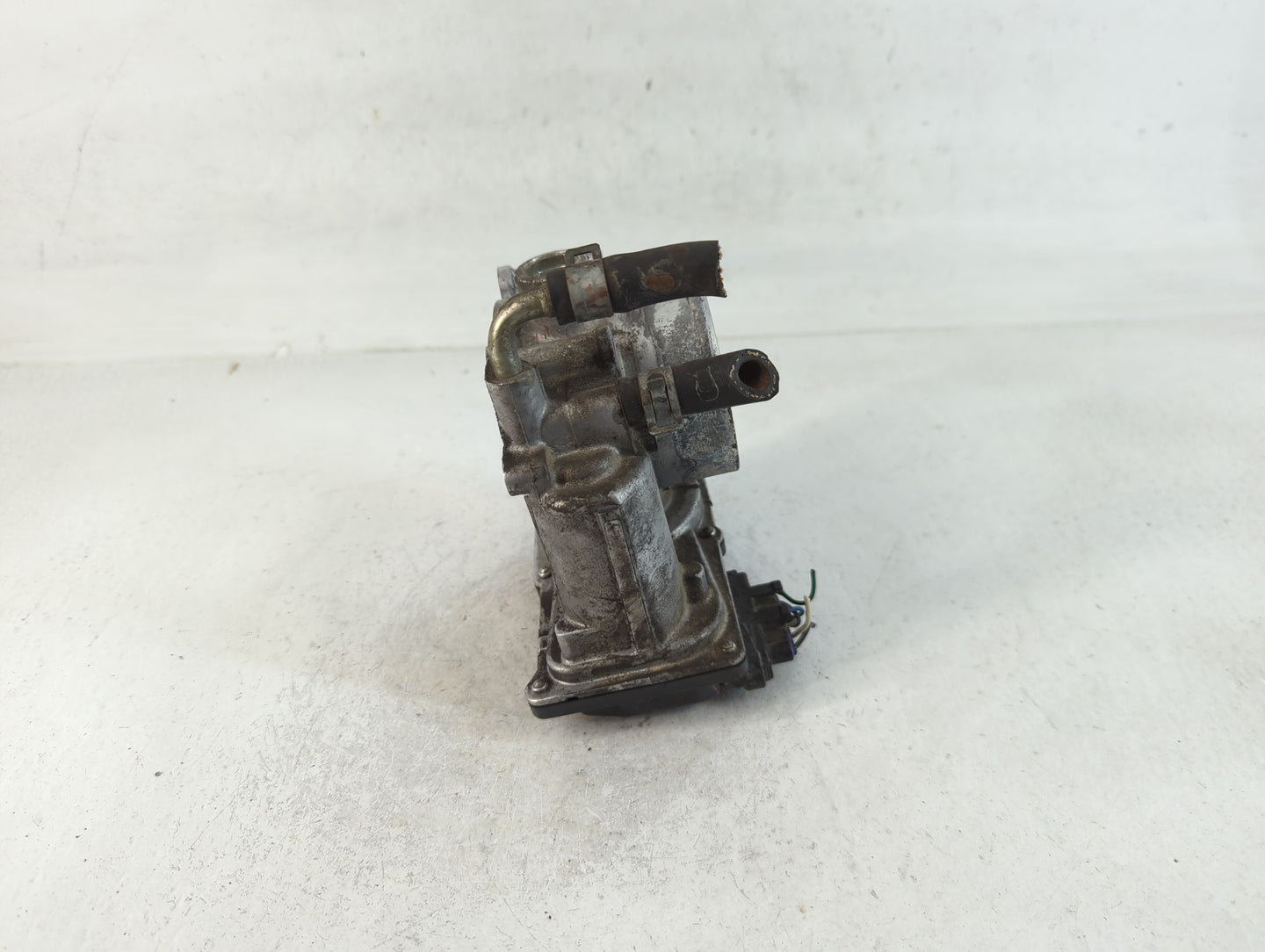2010-2011 Subaru Impreza Throttle Body P/N:16112AA310 Fits Fits 2010 2011 OEM Used Auto Parts - Oemusedautoparts1.com