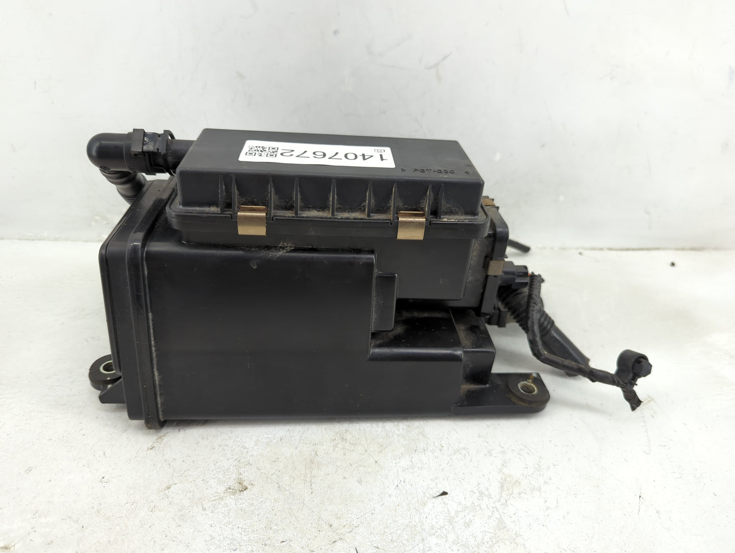 2010-2014 Subaru Legacy Fusebox Fuse Box Panel Relay Module P/N:42035AJ04A Fits Fits 2010 2011 2012 2013 2014 OEM Used Auto 