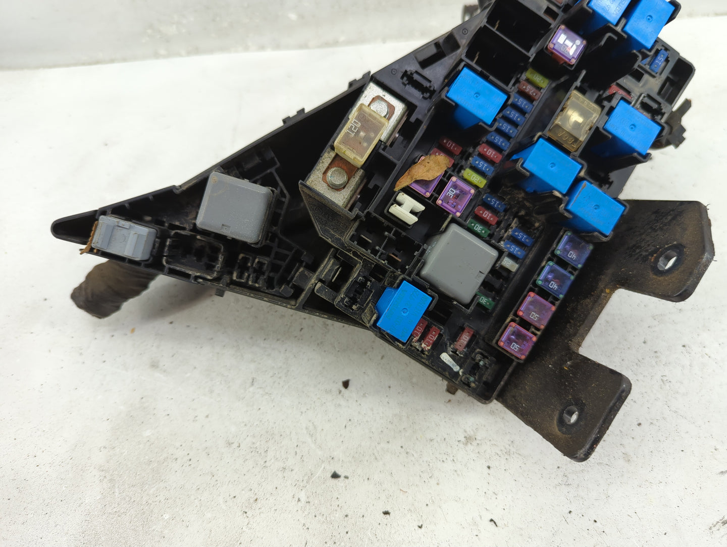 2010-2014 Subaru Legacy Fusebox Fuse Box Panel Relay Module P/N:MB502000B Fits Fits 2010 2011 2012 2013 2014 OEM Used Auto P