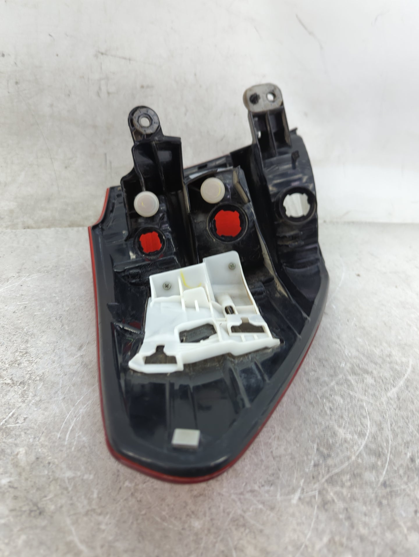 2010-2013 Subaru Legacy Tail Light Assembly Passenger Right OEM Fits Fits 2010 2011 2012 2013 OEM Used Auto Parts - Oemuseda