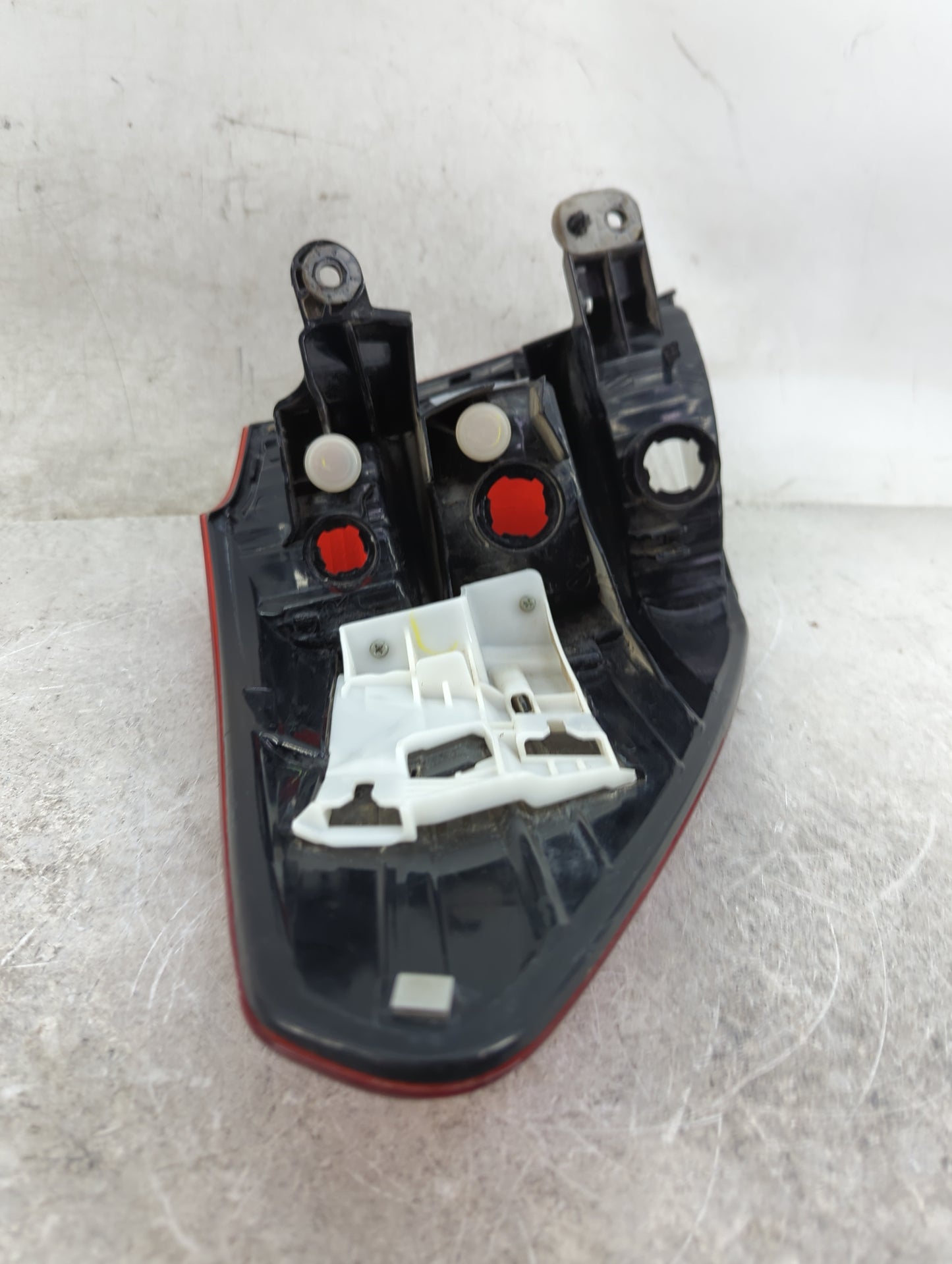 2010-2013 Subaru Legacy Tail Light Assembly Passenger Right OEM Fits Fits 2010 2011 2012 2013 OEM Used Auto Parts - Oemuseda