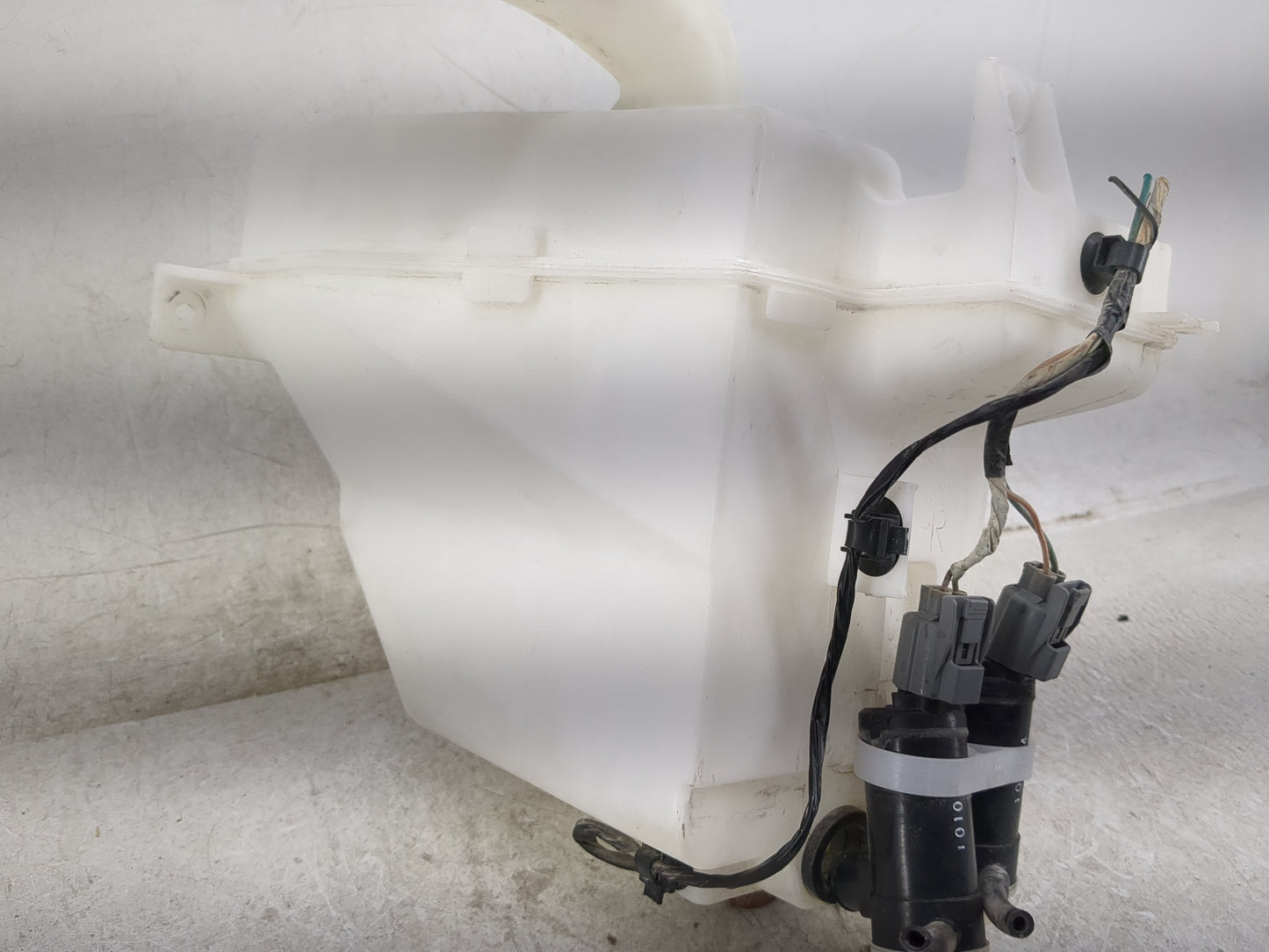 2010-2014 Subaru Legacy Windshield Washer Fluid Reservoir Bottle Oem - Oemusedautoparts1.com