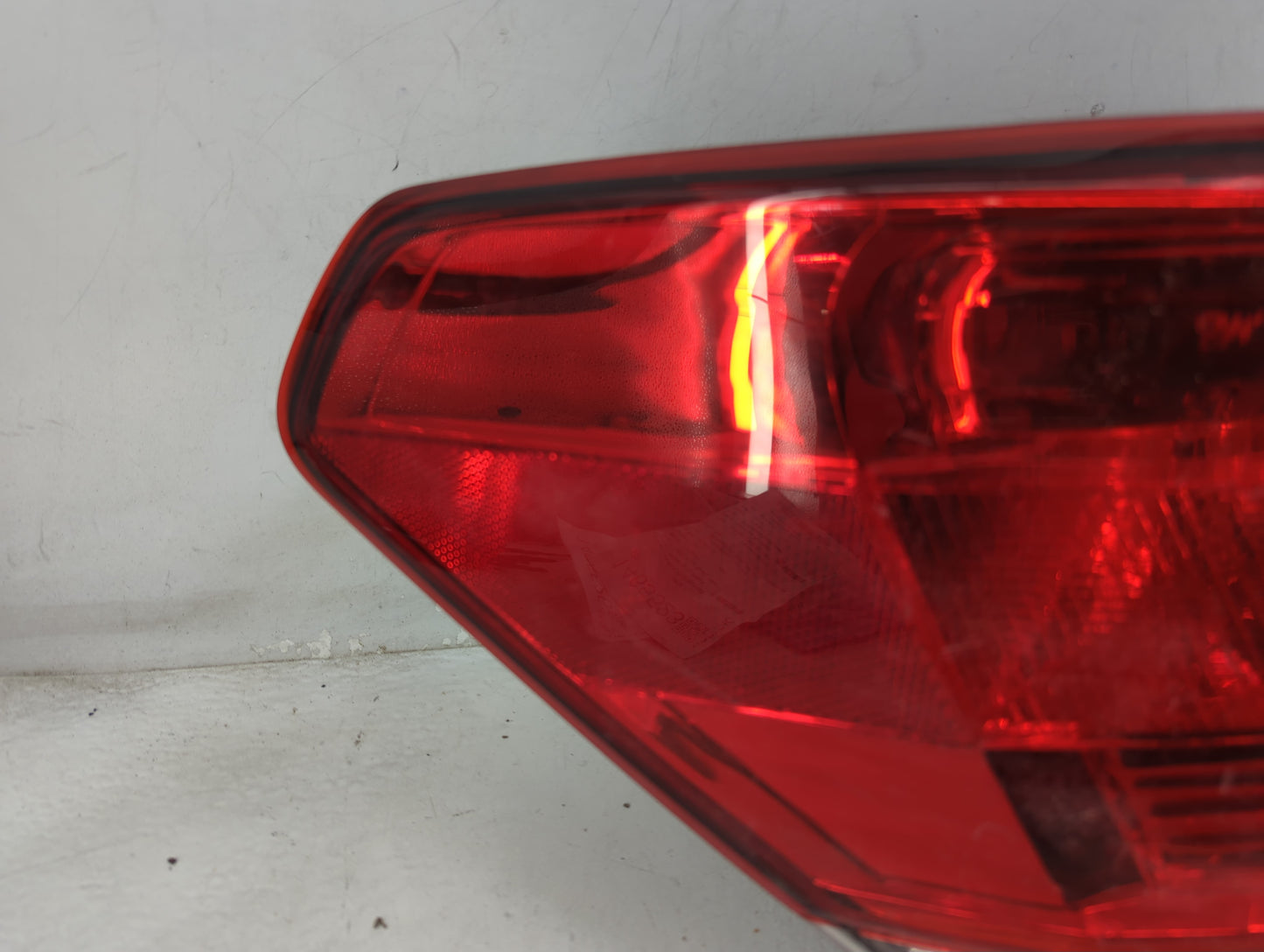 2010-2014 Subaru Legacy Tail Light Assembly Passenger Right OEM P/N:2XL 946 098 Fits Fits 2010 2011 2012 2013 2014 OEM Used 