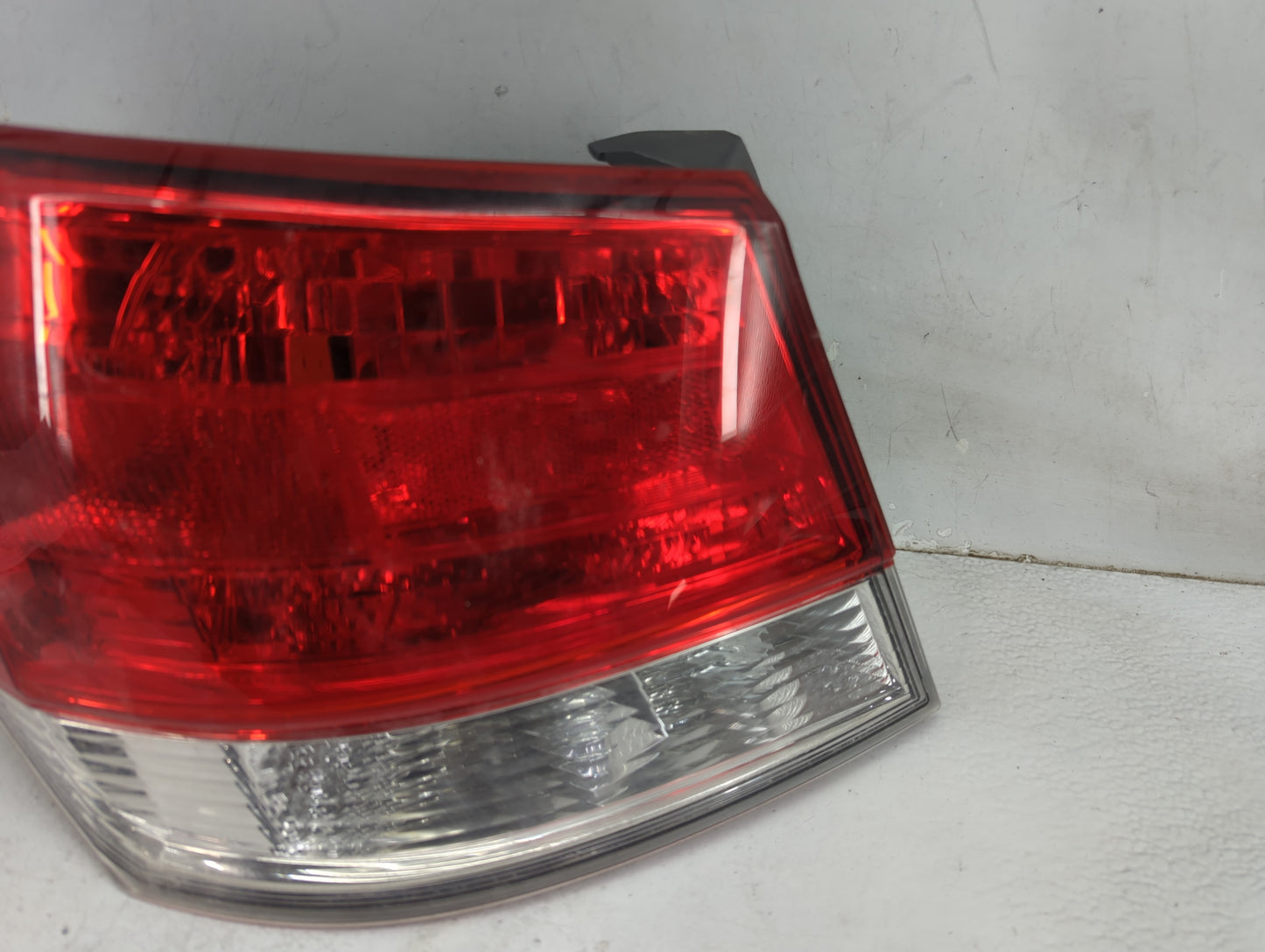 2010-2014 Subaru Legacy Tail Light Assembly Passenger Right OEM P/N:2XL 946 098 Fits Fits 2010 2011 2012 2013 2014 OEM Used 
