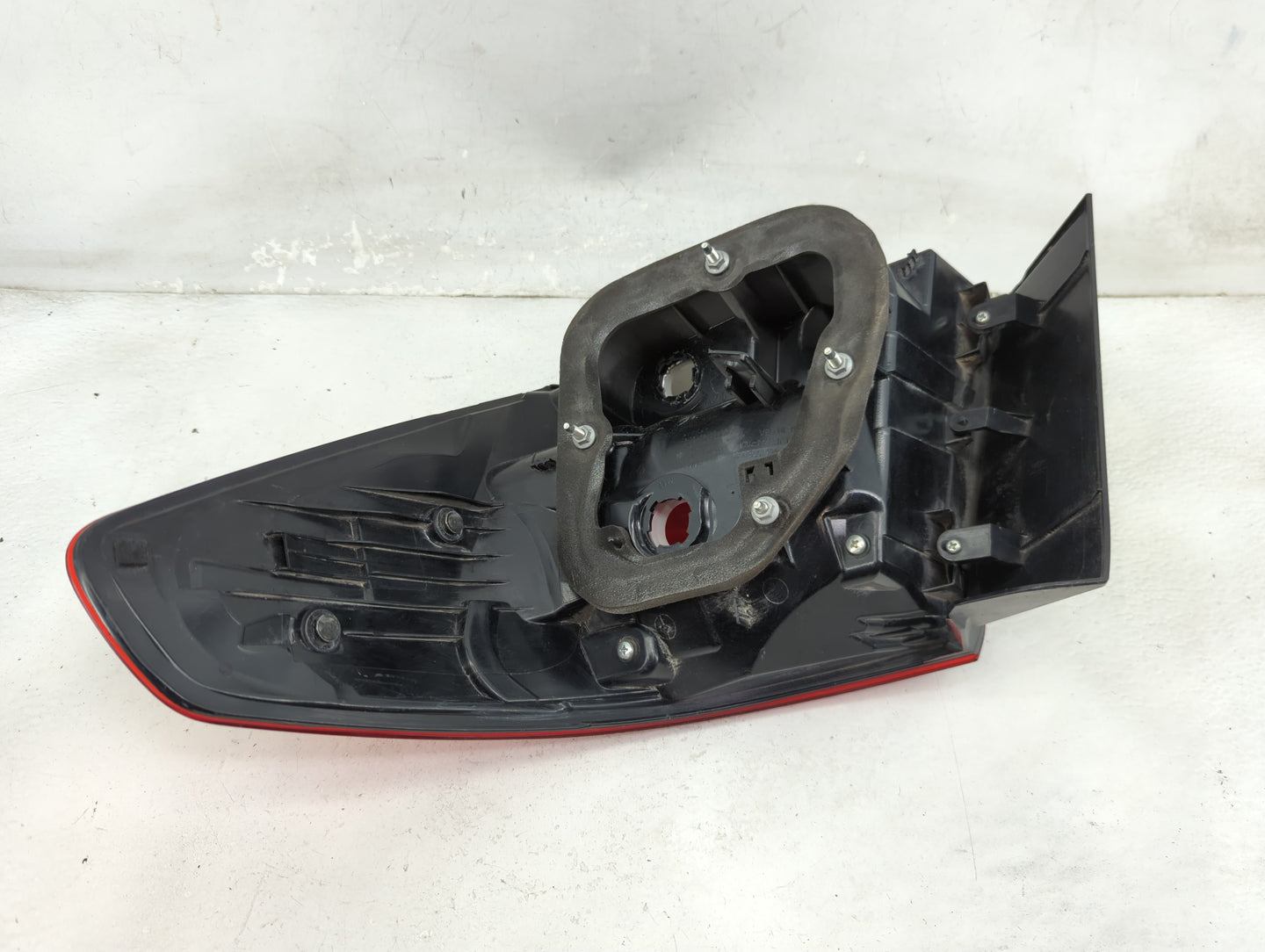 2010-2014 Subaru Legacy Tail Light Assembly Passenger Right OEM P/N:2XL 946 098 Fits Fits 2010 2011 2012 2013 2014 OEM Used 