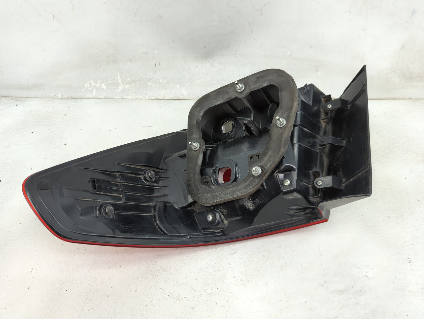 2010-2014 Subaru Legacy Tail Light Assembly Passenger Right OEM P/N:2XL 946 098 Fits Fits 2010 2011 2012 2013 2014 OEM Used 