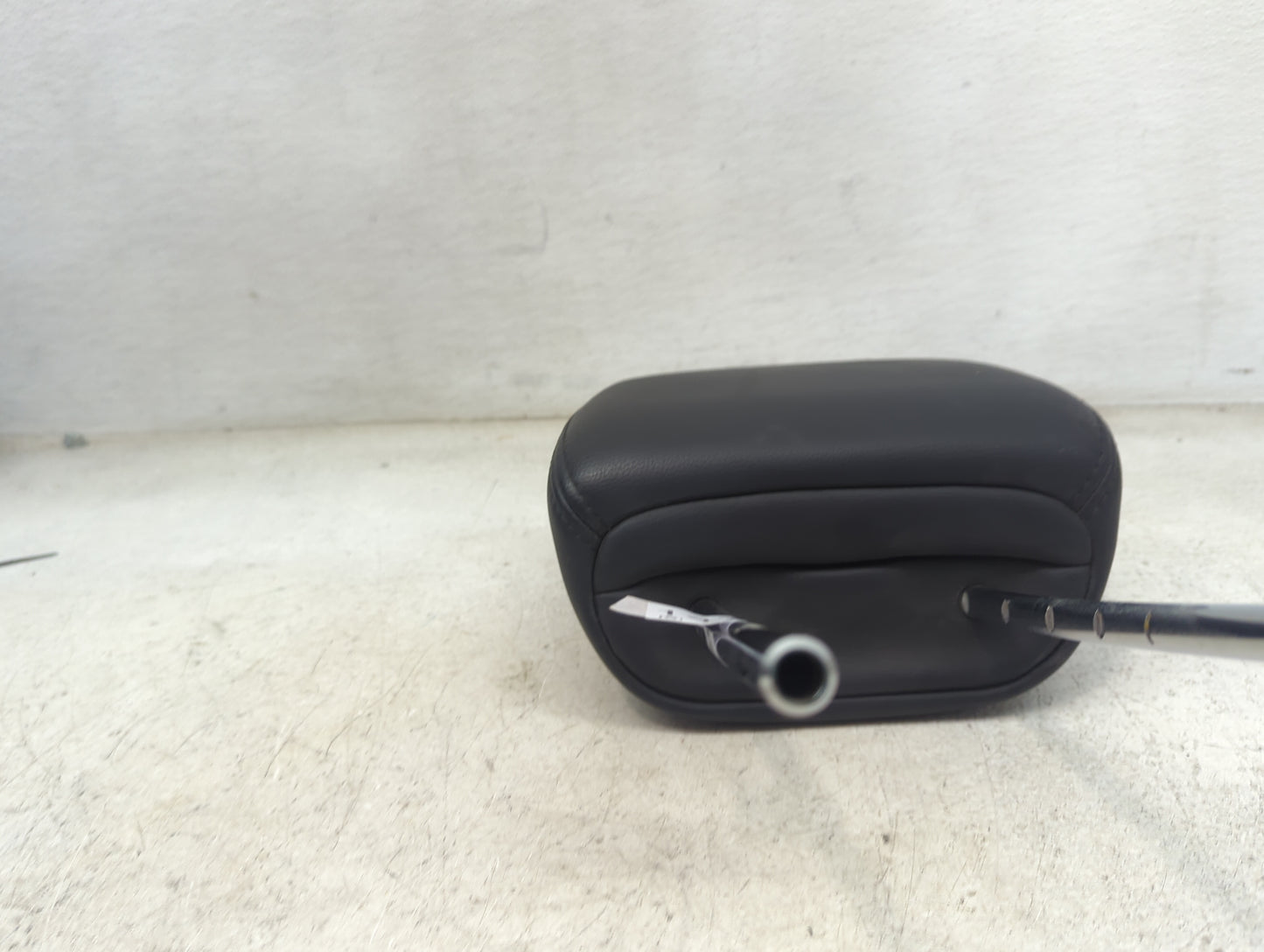2011-2011 Subaru Legacy Headrest Head Rest Front Driver Seat Black - Oemusedautoparts1.com