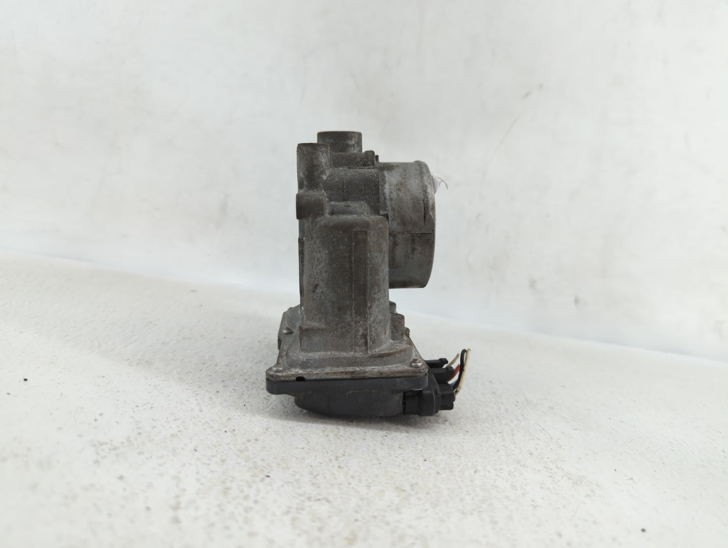 2010-2012 Subaru Legacy Throttle Body P/N:16112AA350 Fits Fits 2010 2011 2012 OEM Used Auto Parts - Oemusedautoparts1.com