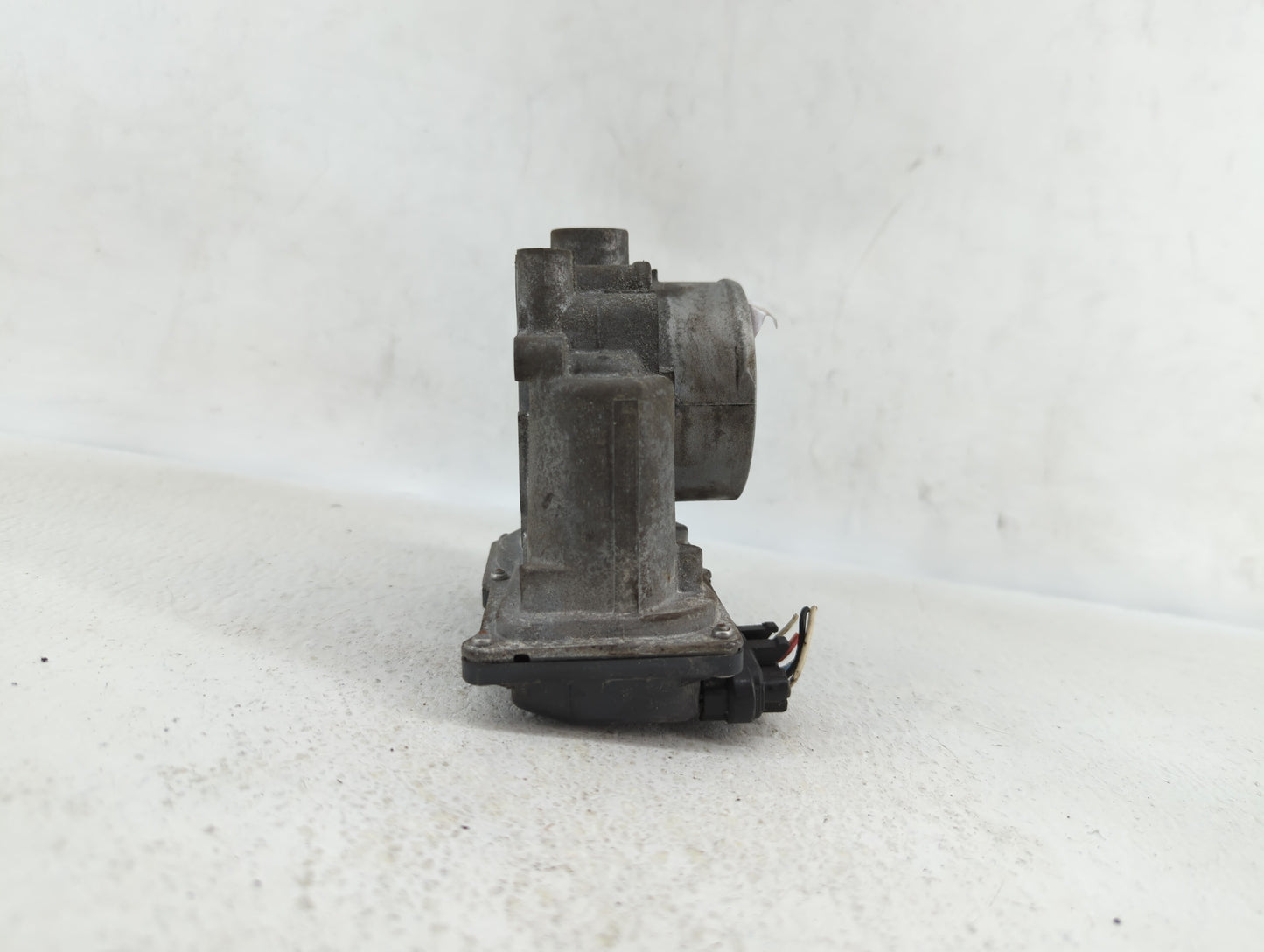 2010-2012 Subaru Legacy Throttle Body P/N:16112AA350 Fits Fits 2010 2011 2012 OEM Used Auto Parts - Oemusedautoparts1.com