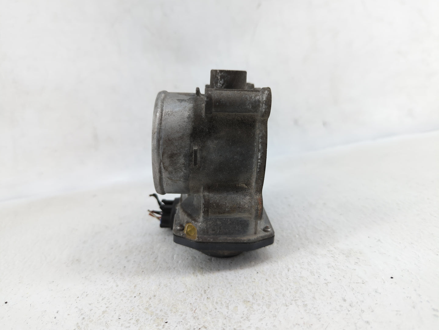 2010-2012 Subaru Legacy Throttle Body P/N:16112AA350 Fits Fits 2010 2011 2012 OEM Used Auto Parts - Oemusedautoparts1.com