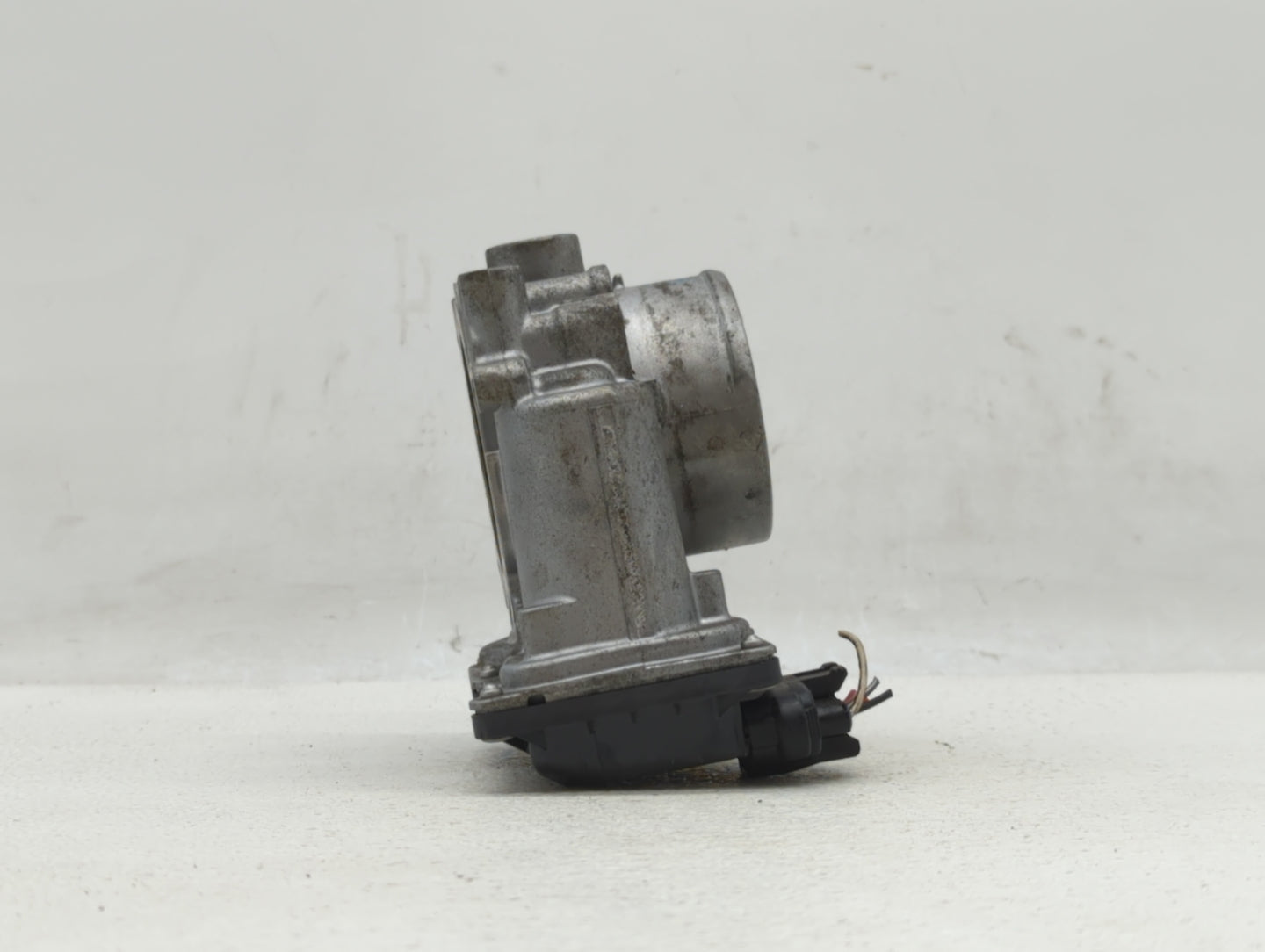 2010-2012 Subaru Legacy Throttle Body P/N:16112AA350 Fits Fits 2010 2011 2012 OEM Used Auto Parts - Oemusedautoparts1.com