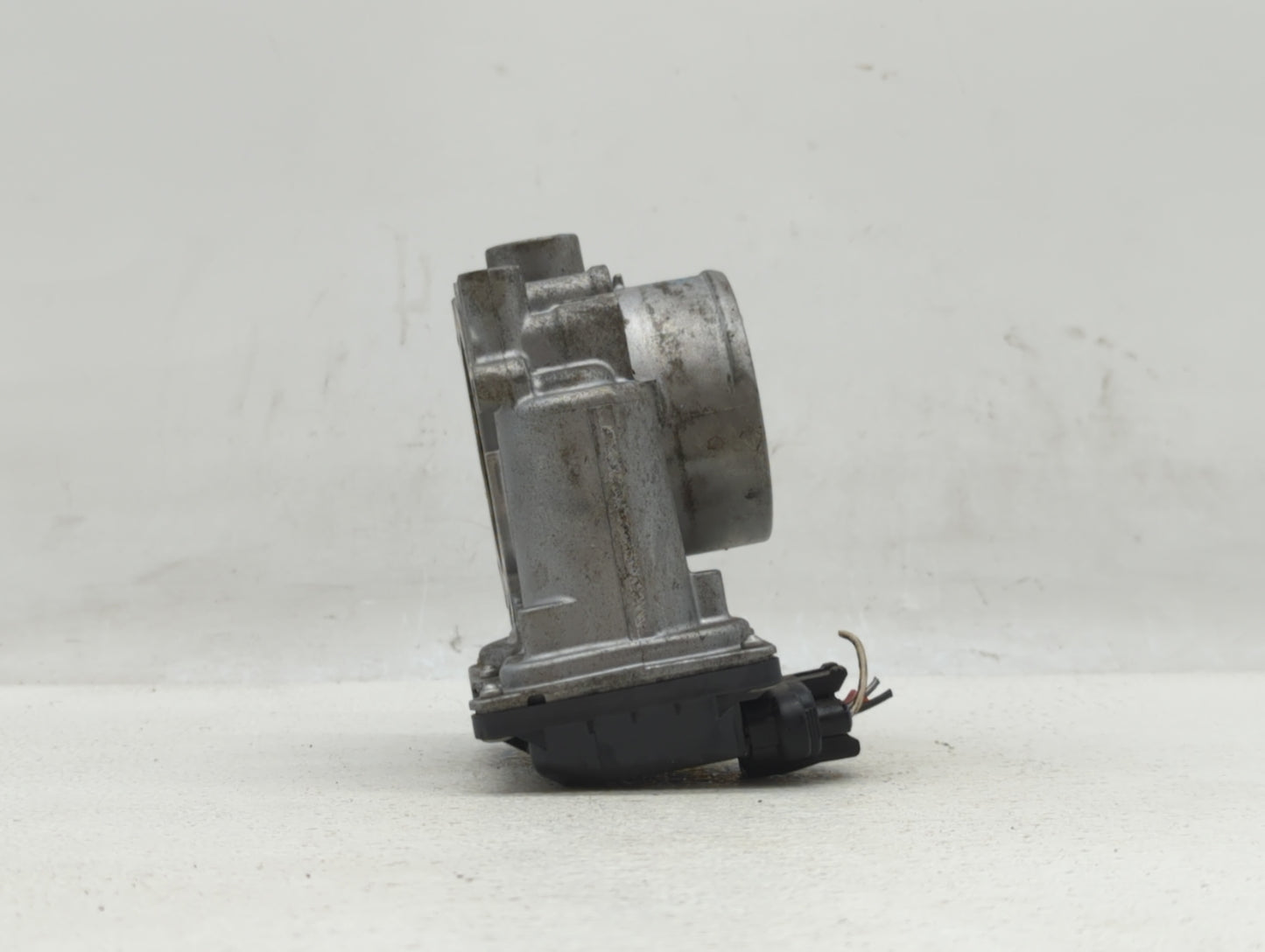 2010-2012 Subaru Legacy Throttle Body P/N:16112AA350 Fits Fits 2010 2011 2012 OEM Used Auto Parts - Oemusedautoparts1.com