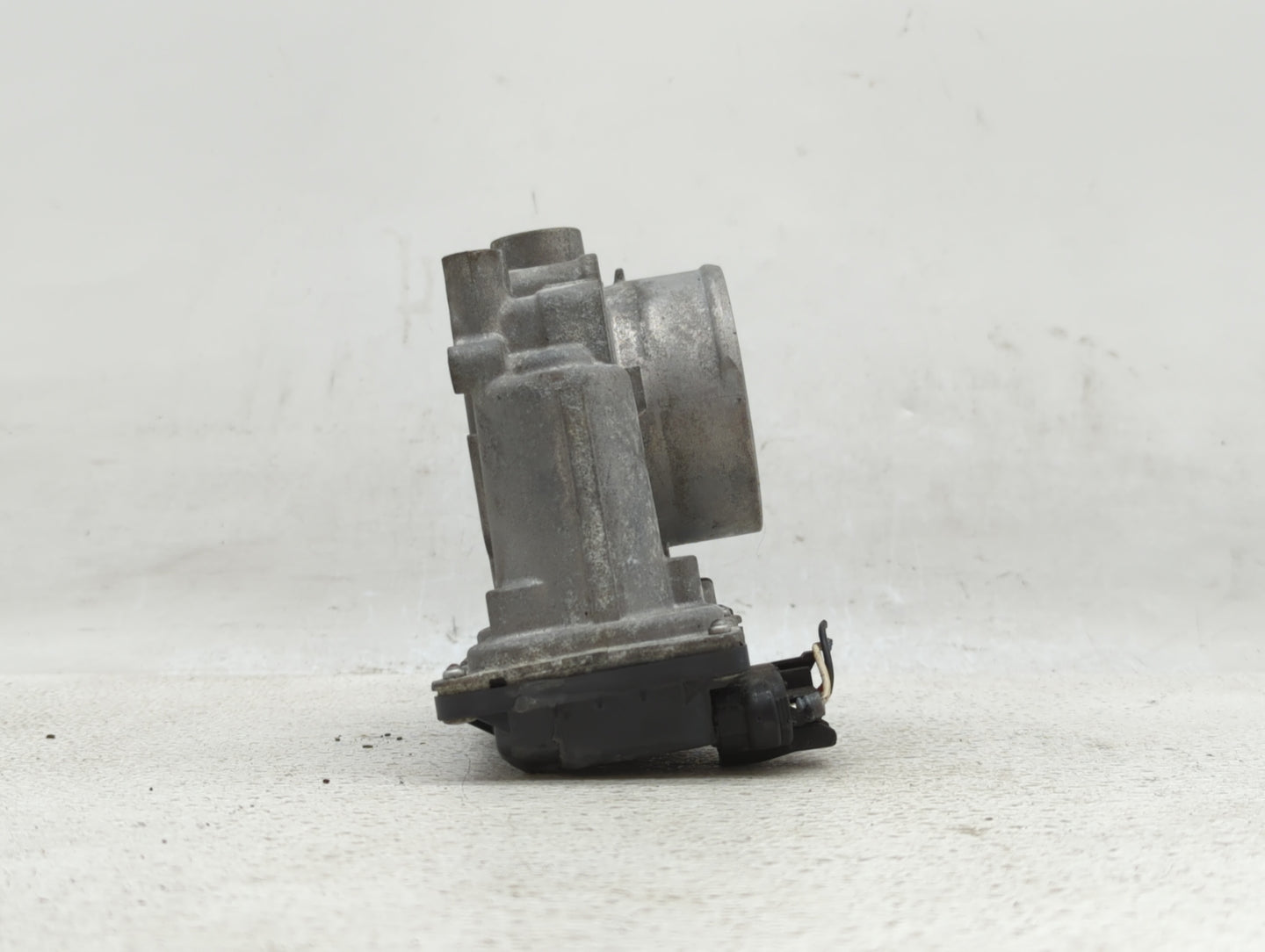 2010-2012 Subaru Legacy Throttle Body P/N:6112AA550 4N011291, 142003N21 Fits Fits 2010 2011 2012 OEM Used Auto Parts - Oemus