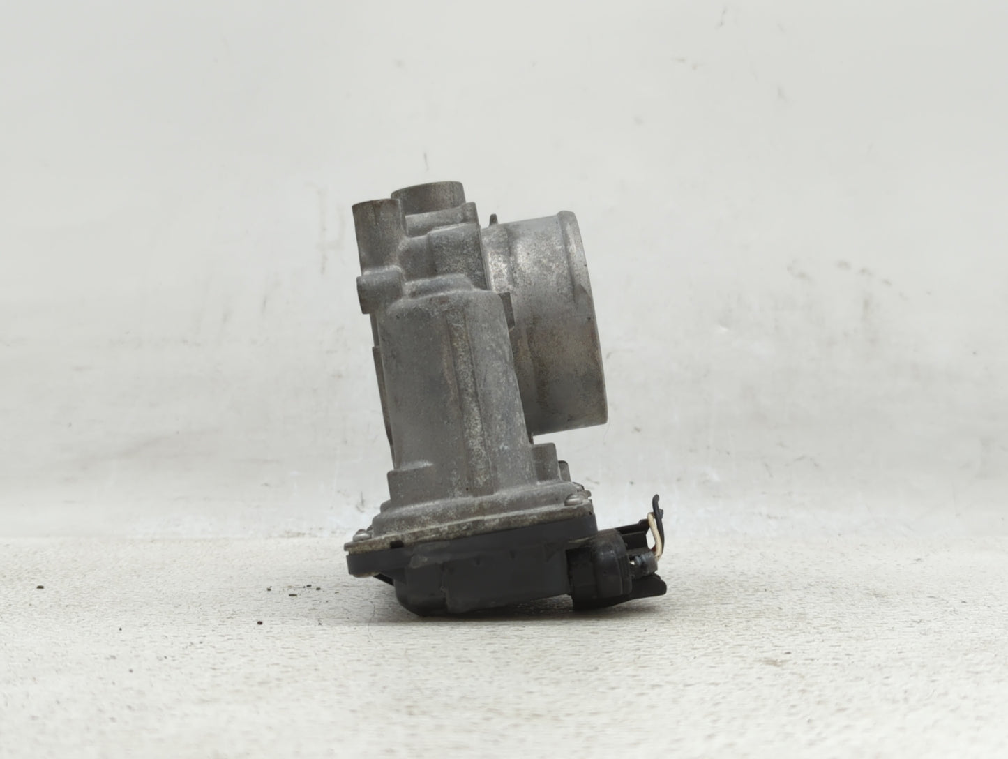 2010-2012 Subaru Legacy Throttle Body P/N:6112AA550 4N011291, 142003N21 Fits Fits 2010 2011 2012 OEM Used Auto Parts - Oemus