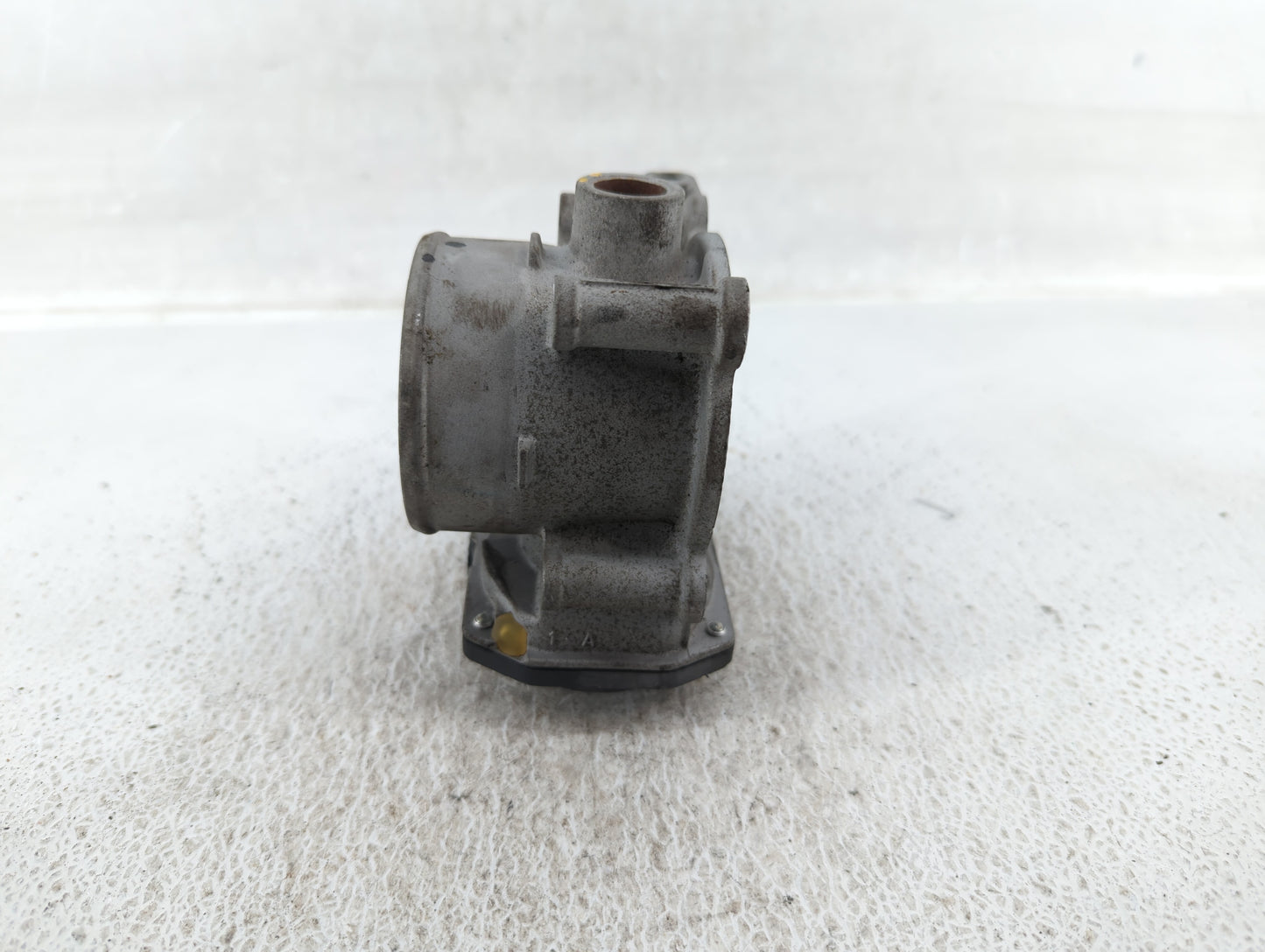 2010-2012 Subaru Legacy Throttle Body P/N:16112AA350 Fits Fits 2010 2011 2012 OEM Used Auto Parts - Oemusedautoparts1.com