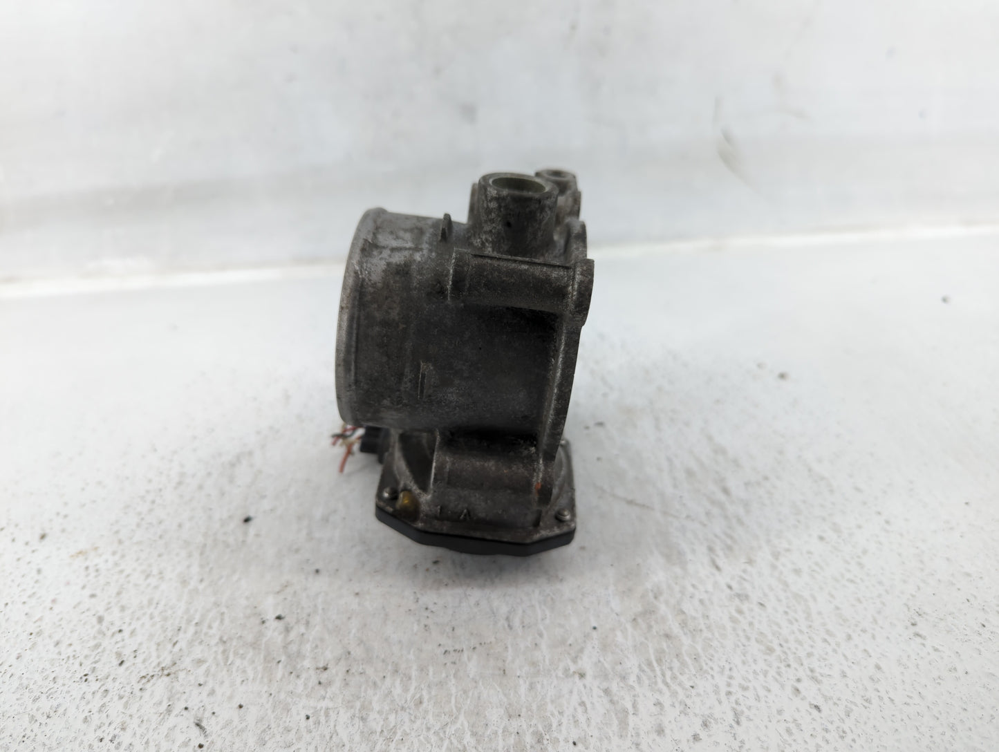 2010-2012 Subaru Legacy Throttle Body P/N:16112AA350 Fits Fits 2010 2011 2012 OEM Used Auto Parts - Oemusedautoparts1.com