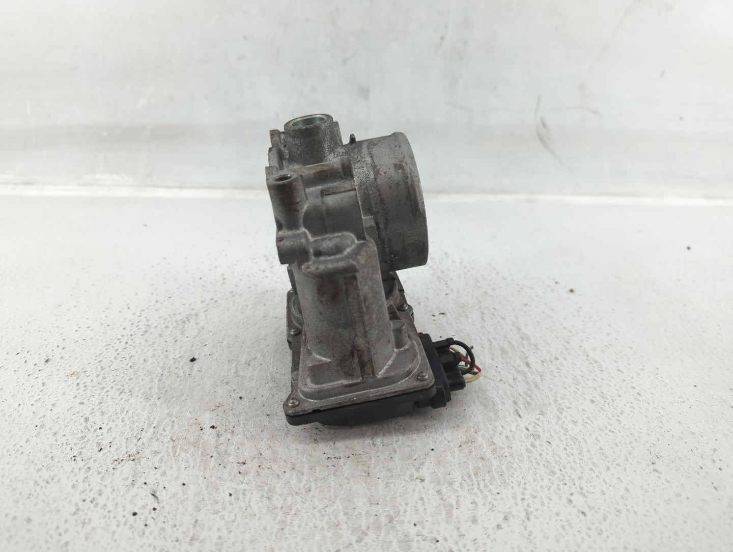 2010-2012 Subaru Legacy Throttle Body P/N:16112AA350 Fits Fits 2010 2011 2012 OEM Used Auto Parts - Oemusedautoparts1.com