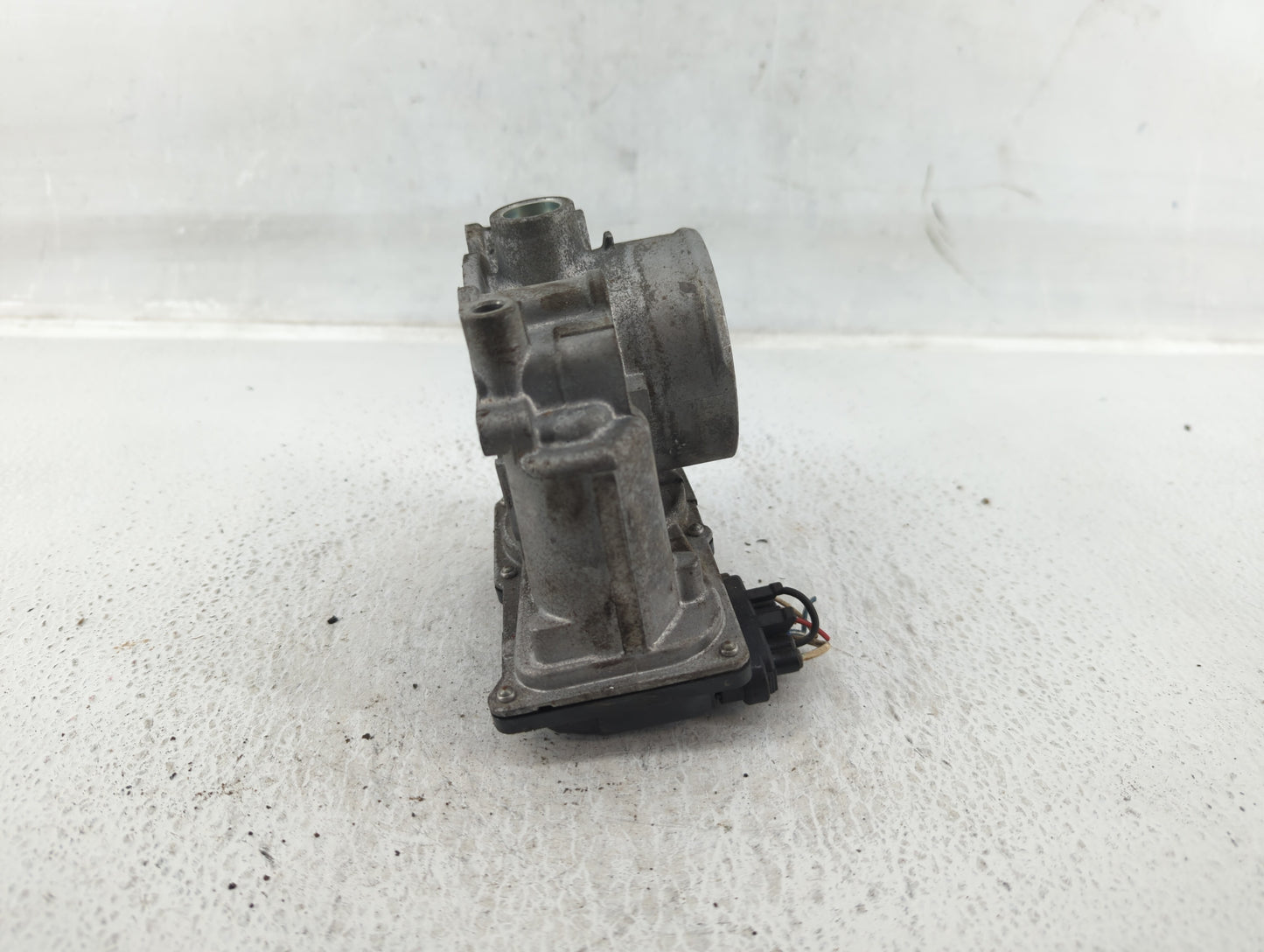 2010-2012 Subaru Legacy Throttle Body P/N:16112AA350 Fits Fits 2010 2011 2012 OEM Used Auto Parts - Oemusedautoparts1.com
