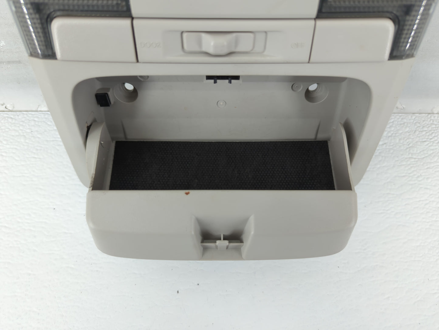 2010-2012 Subaru Legacy Overhead Roof Console 574171 - Oemusedautoparts1.com