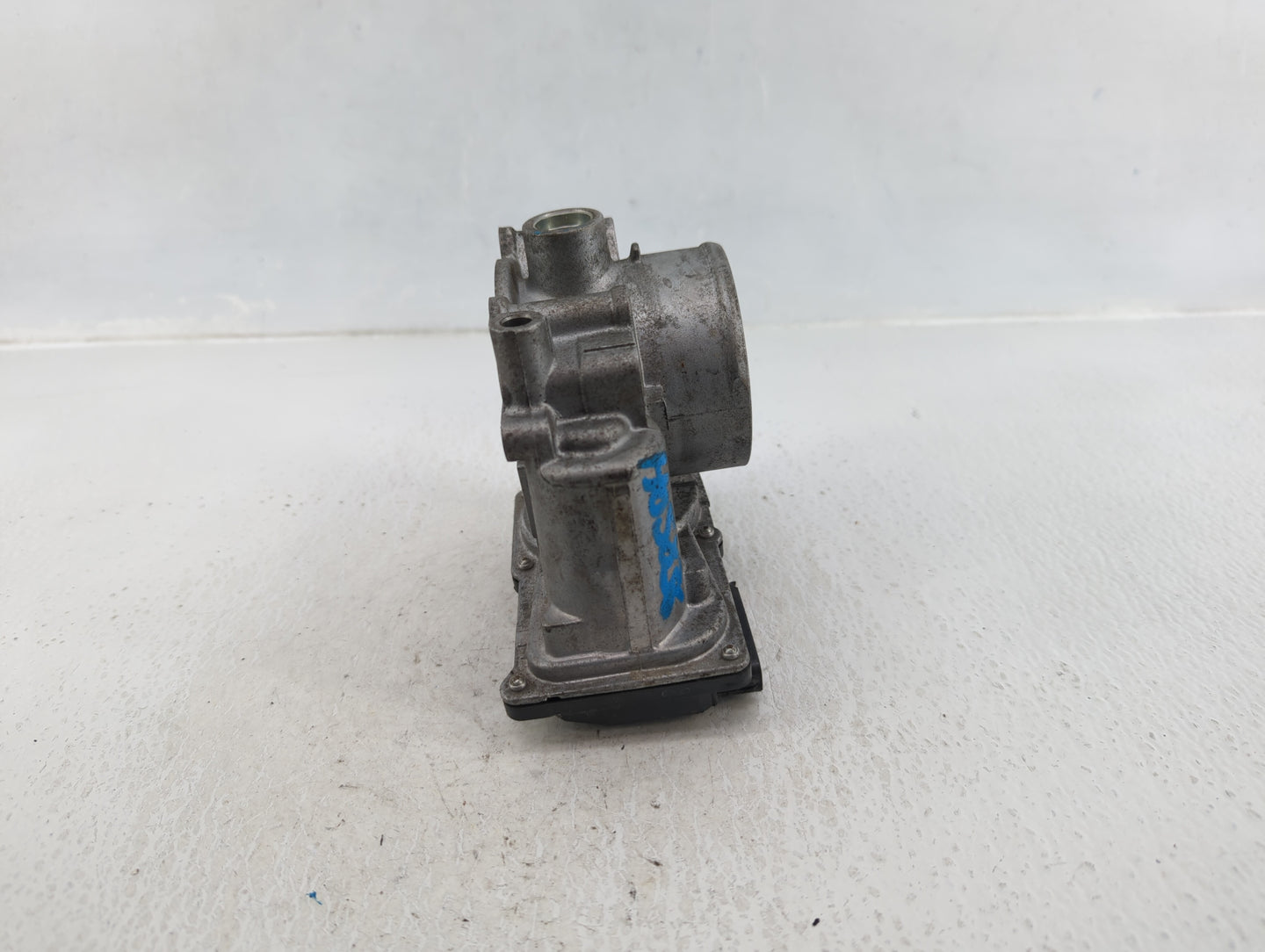 2010-2012 Subaru Legacy Throttle Body P/N:142004N21 16112AA350 Fits Fits 2010 2011 2012 OEM Used Auto Parts - Oemusedautopar