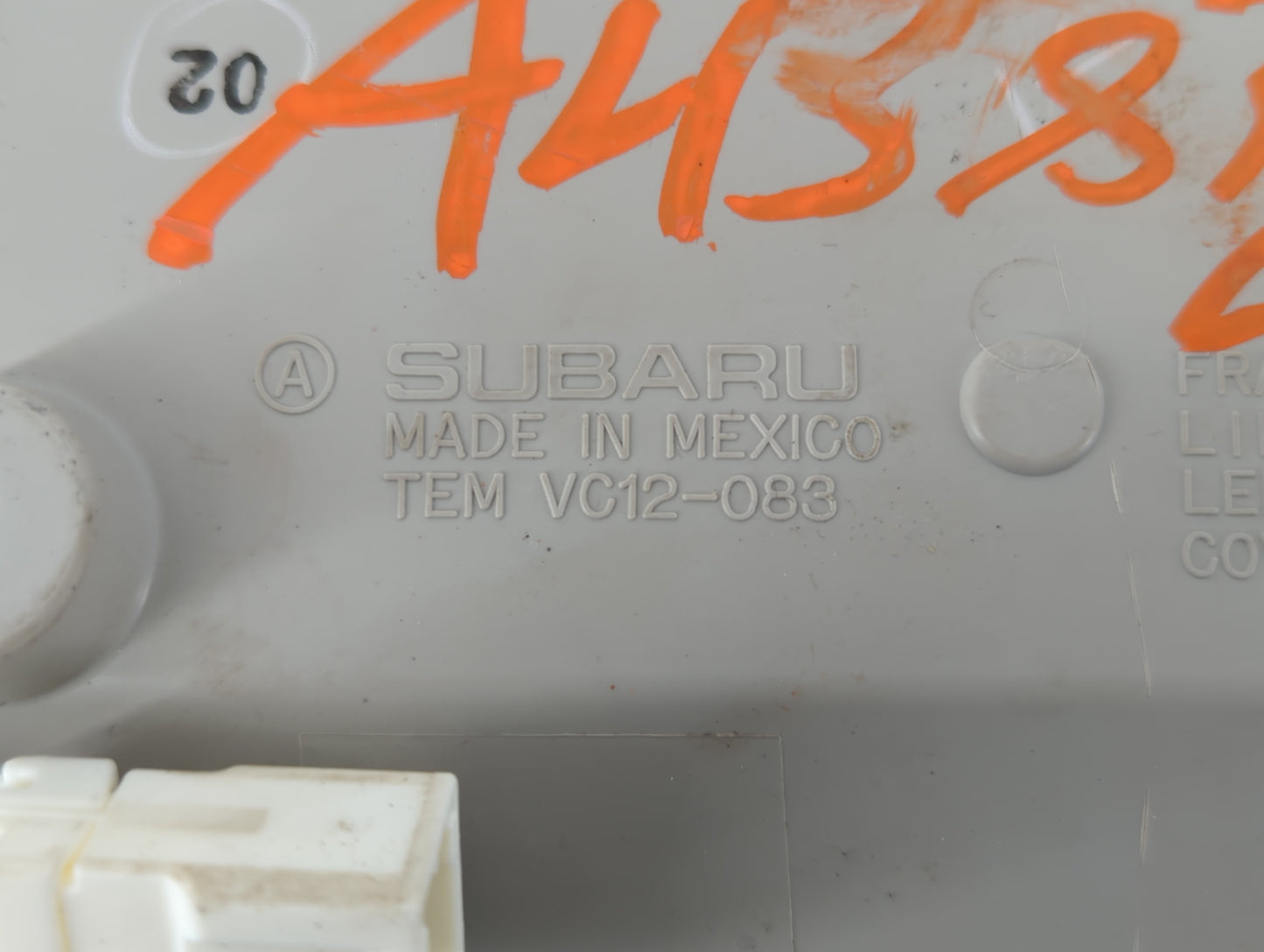 2010-2012 Subaru Legacy Overhead Roof Console 588608 - Oemusedautoparts1.com