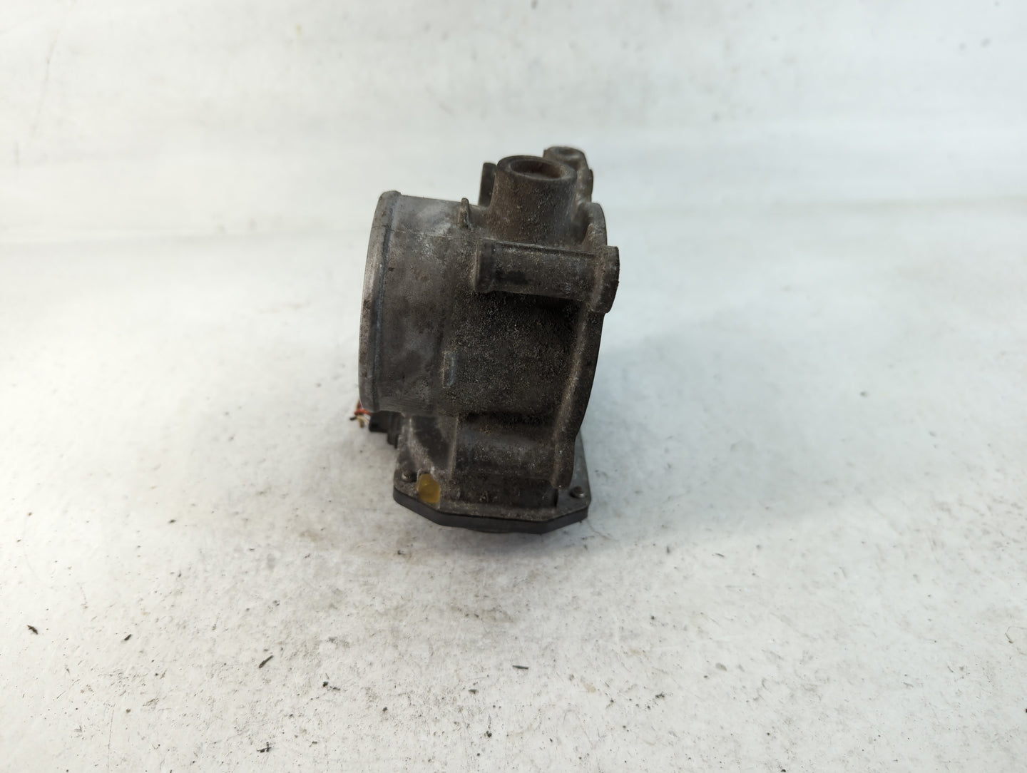2010-2012 Subaru Legacy Throttle Body P/N:F2159 9M20 1291, 16112AA350 Fits Fits 2010 2011 2012 OEM Used Auto Parts - Oemused